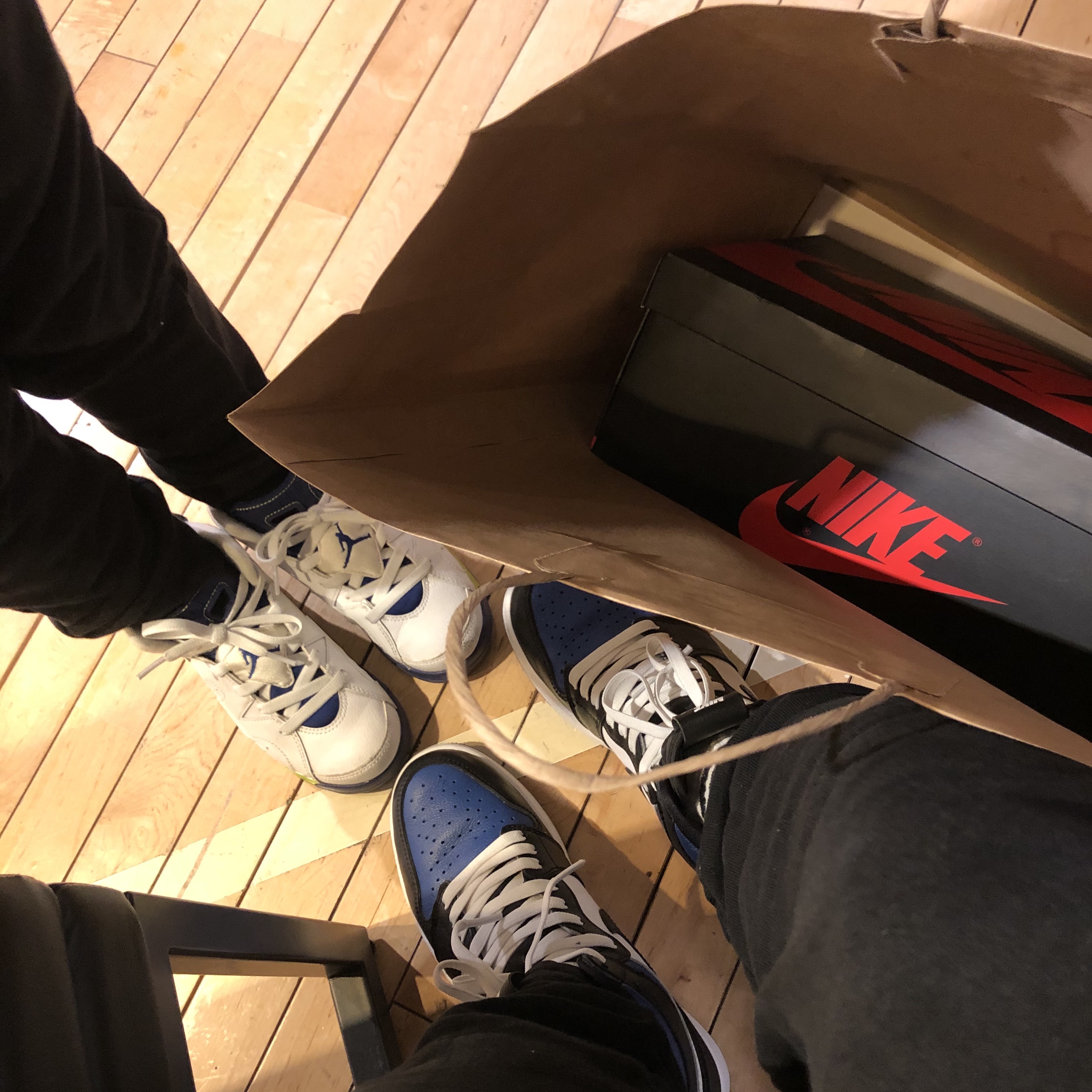 Jordan 1 Retro High OG Black Mocha, Jordan 1 Retro High OG Royal Toe 착용 스타일 - 1