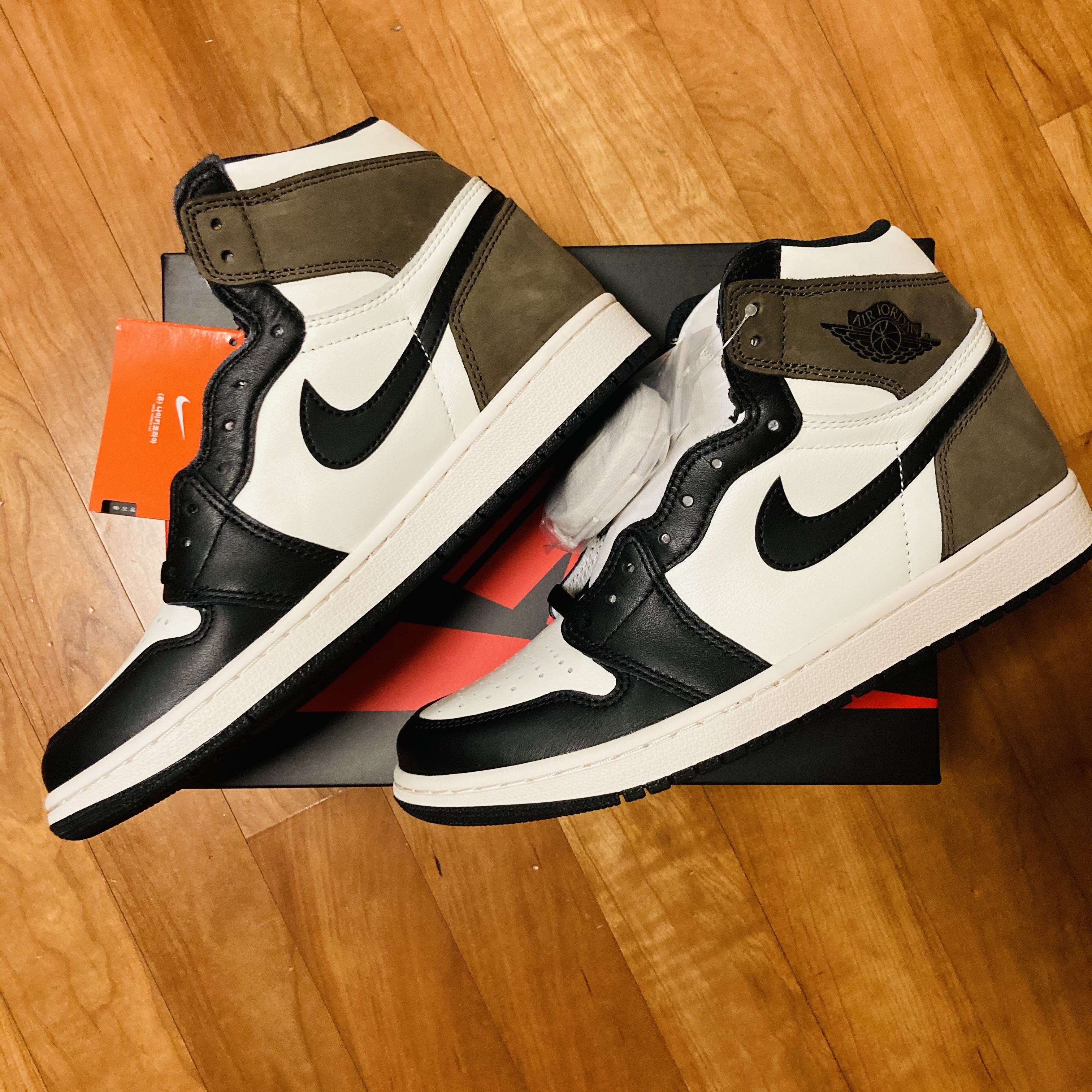 Jordan 1 Retro High OG Black Mocha, Jordan 4 x Union Retro Off Noir 착용 스타일 - 1
