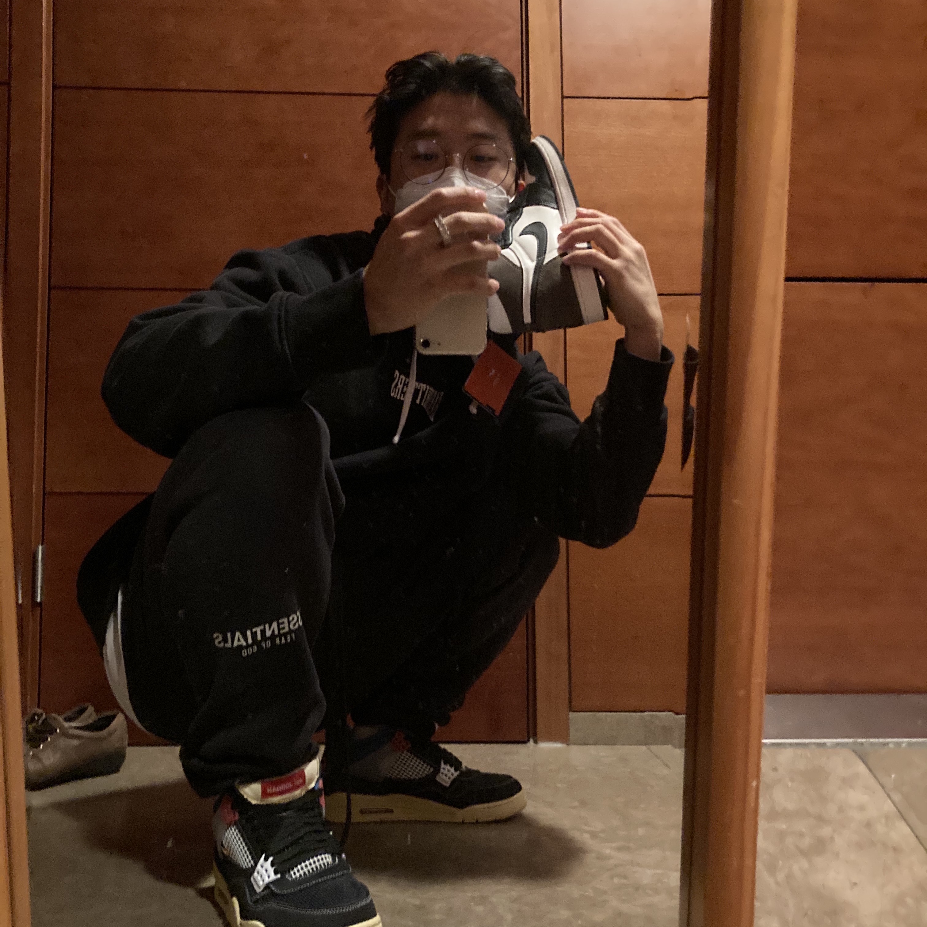 Jordan 1 Retro High OG Black Mocha, Jordan 4 x Union Retro Off Noir 착용 스타일 - 3
