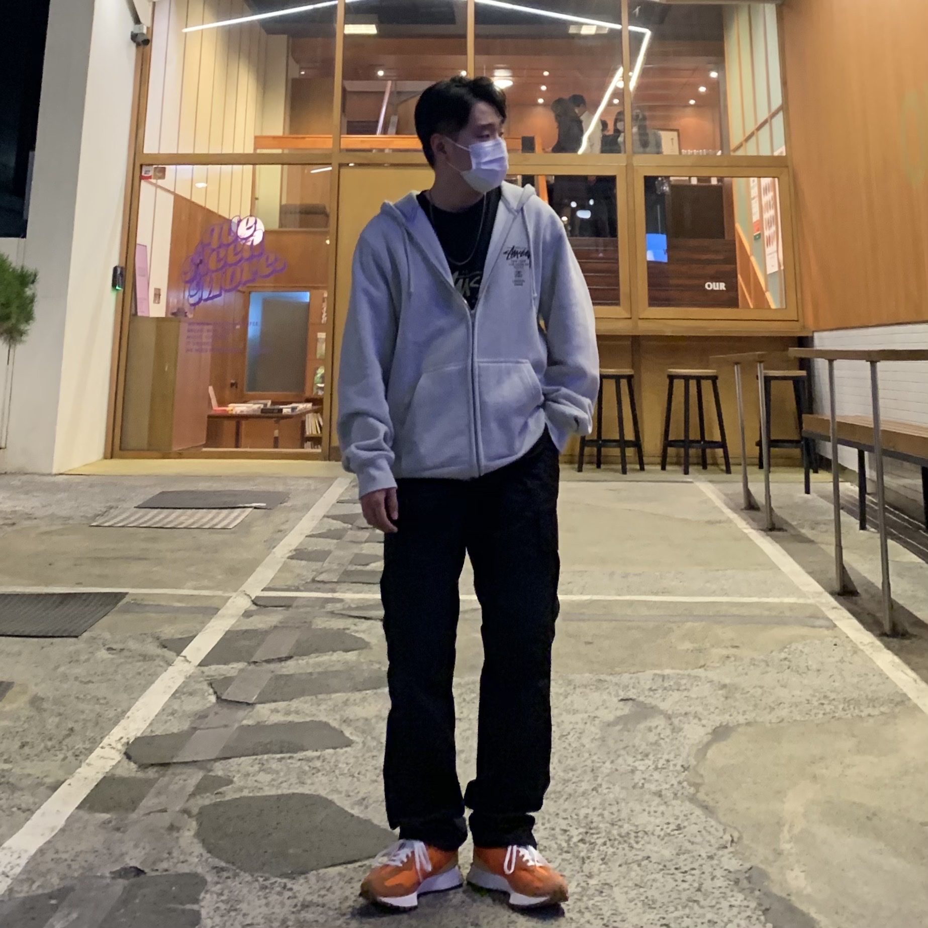 New Balance 327 Orange 착용 스타일 - 1