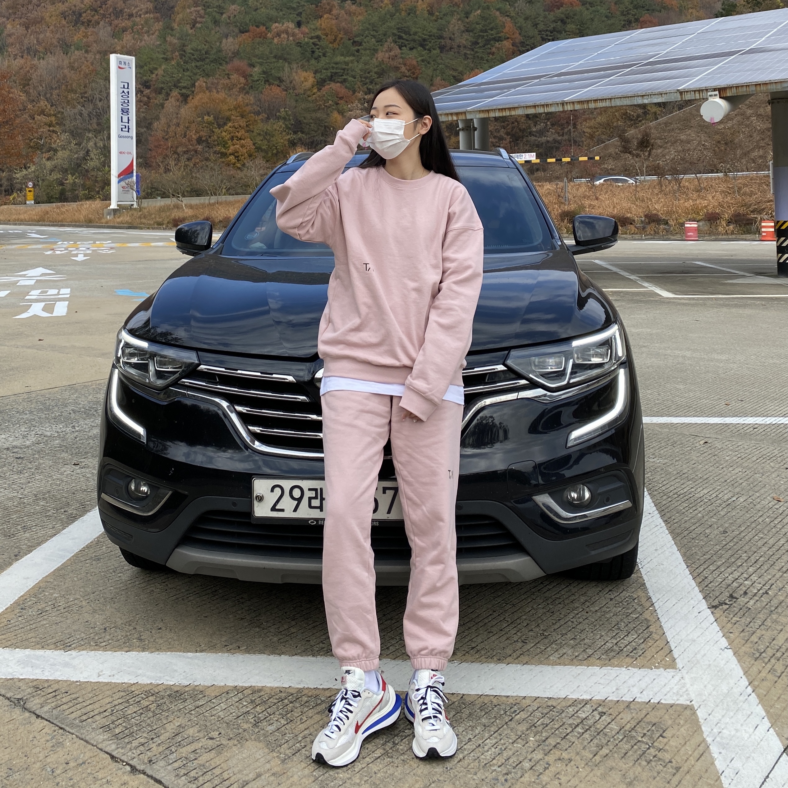 Nike x Sacai VaporWaffle Royal Fuchsia 착용 스타일