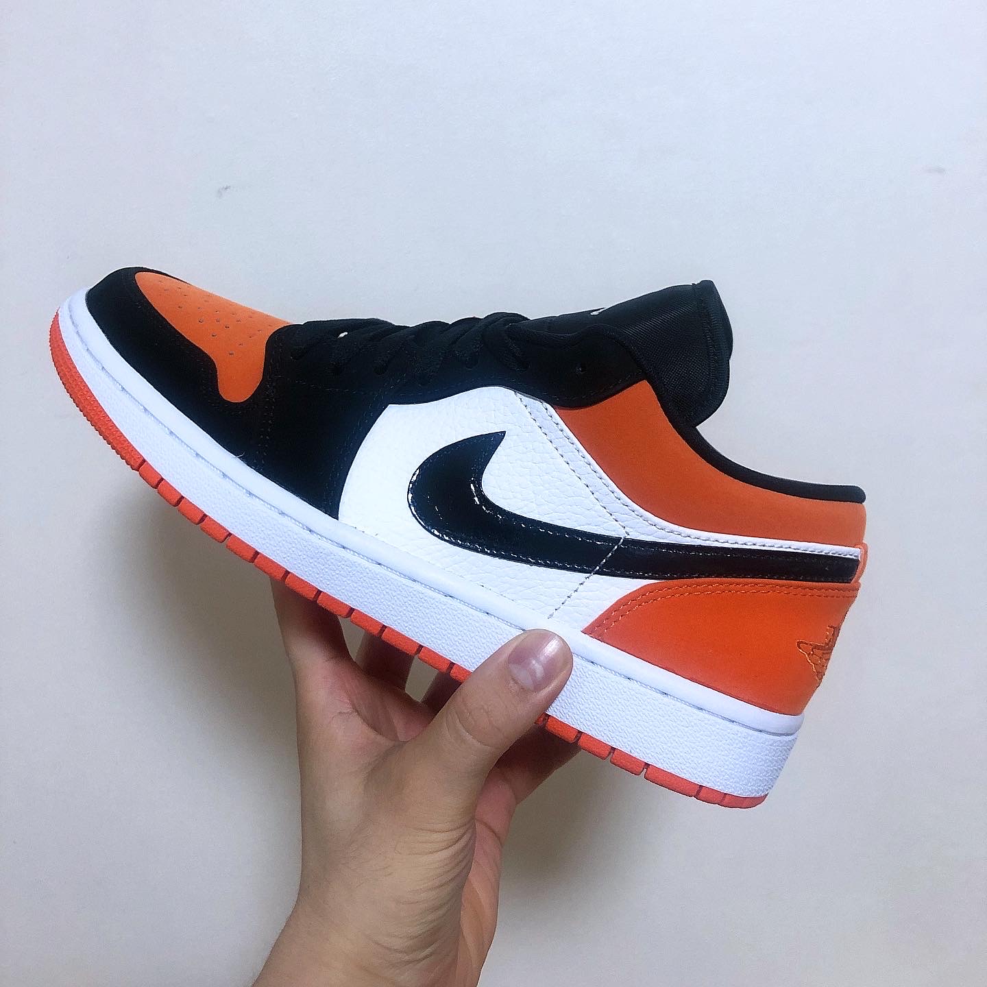 Jordan 1 Low Shattered Backboard 착용 스타일