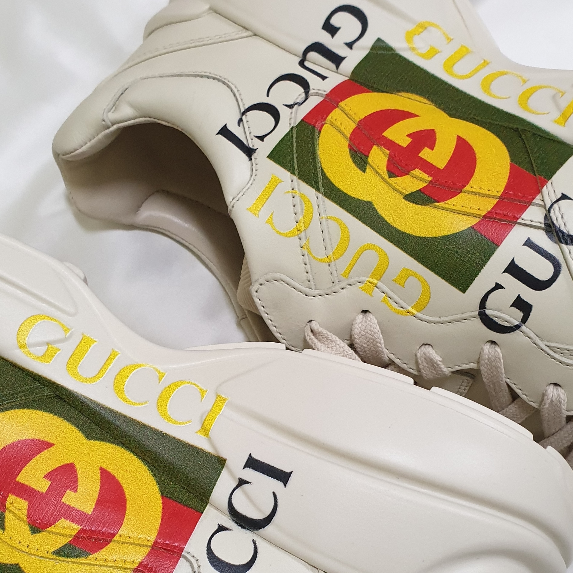 Gucci Rhyton Leather Sneakers Square Logo 착용 스타일