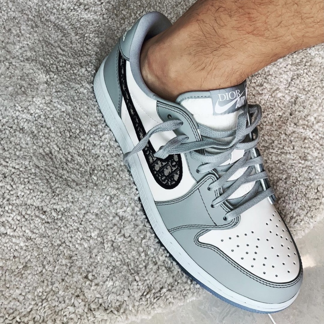 Jordan 1 x Dior Low OG 착용 스타일