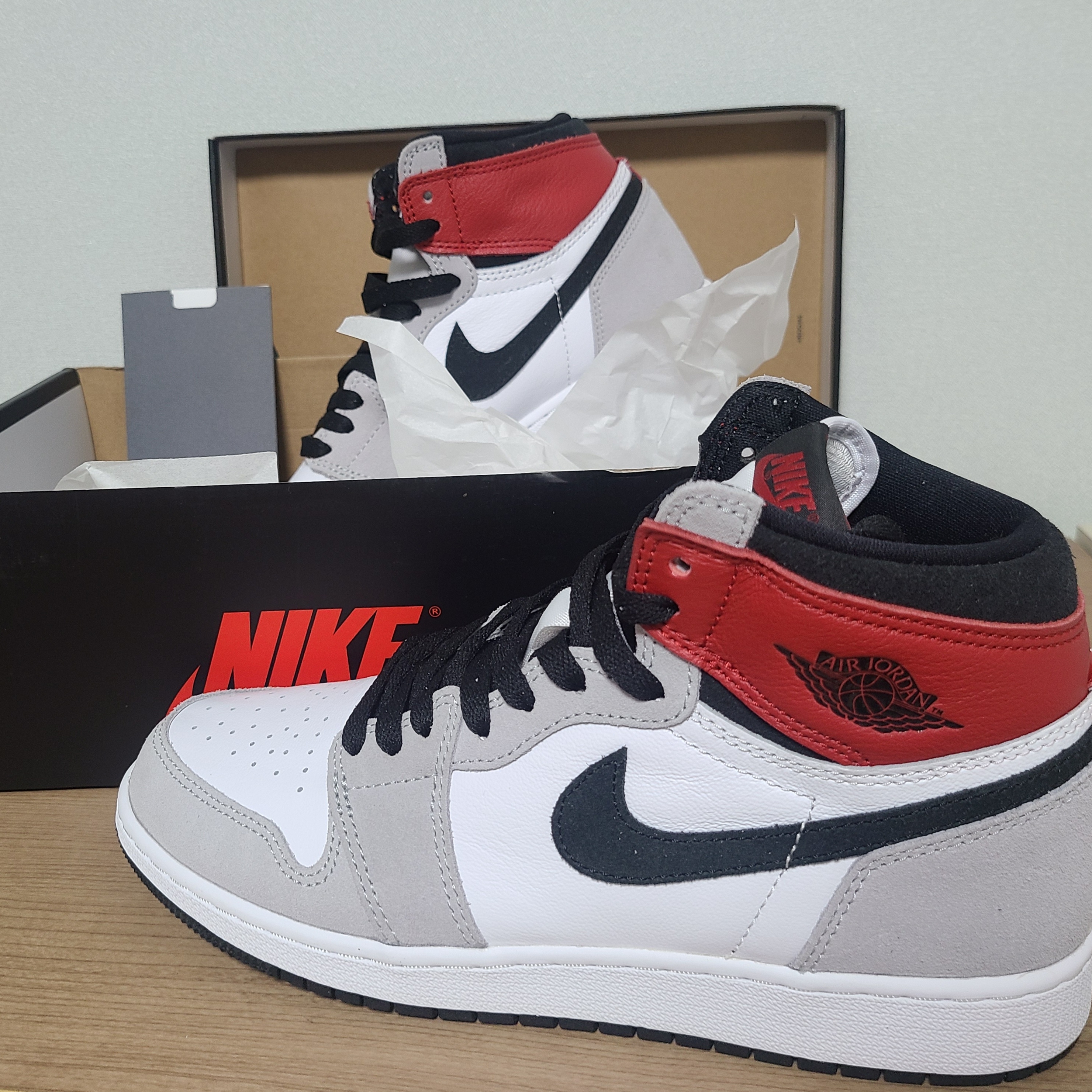 Jordan 1 Retro High OG Light Smoke Grey 착용 스타일