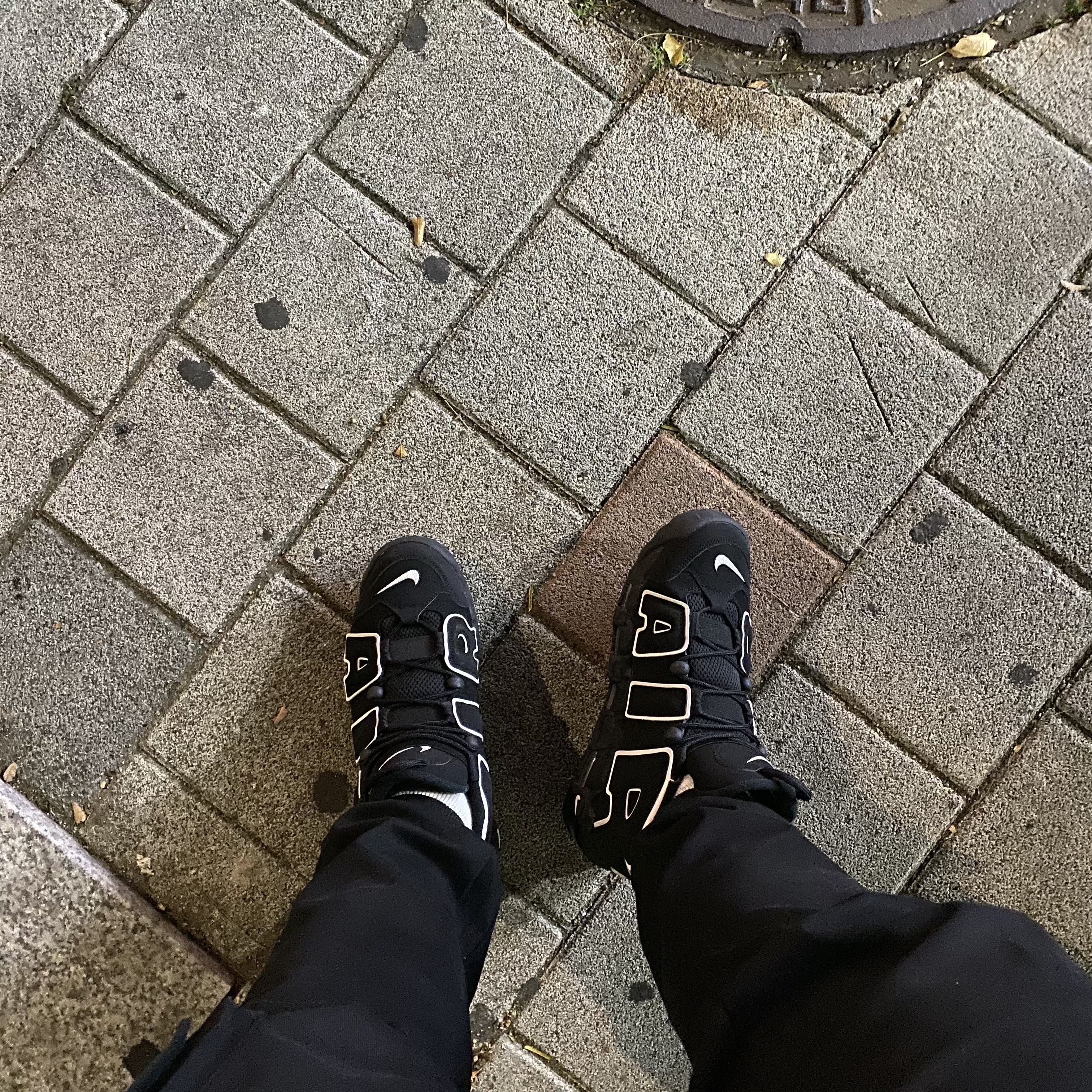 Nike Air More Uptempo Black White 2016 착용 스타일