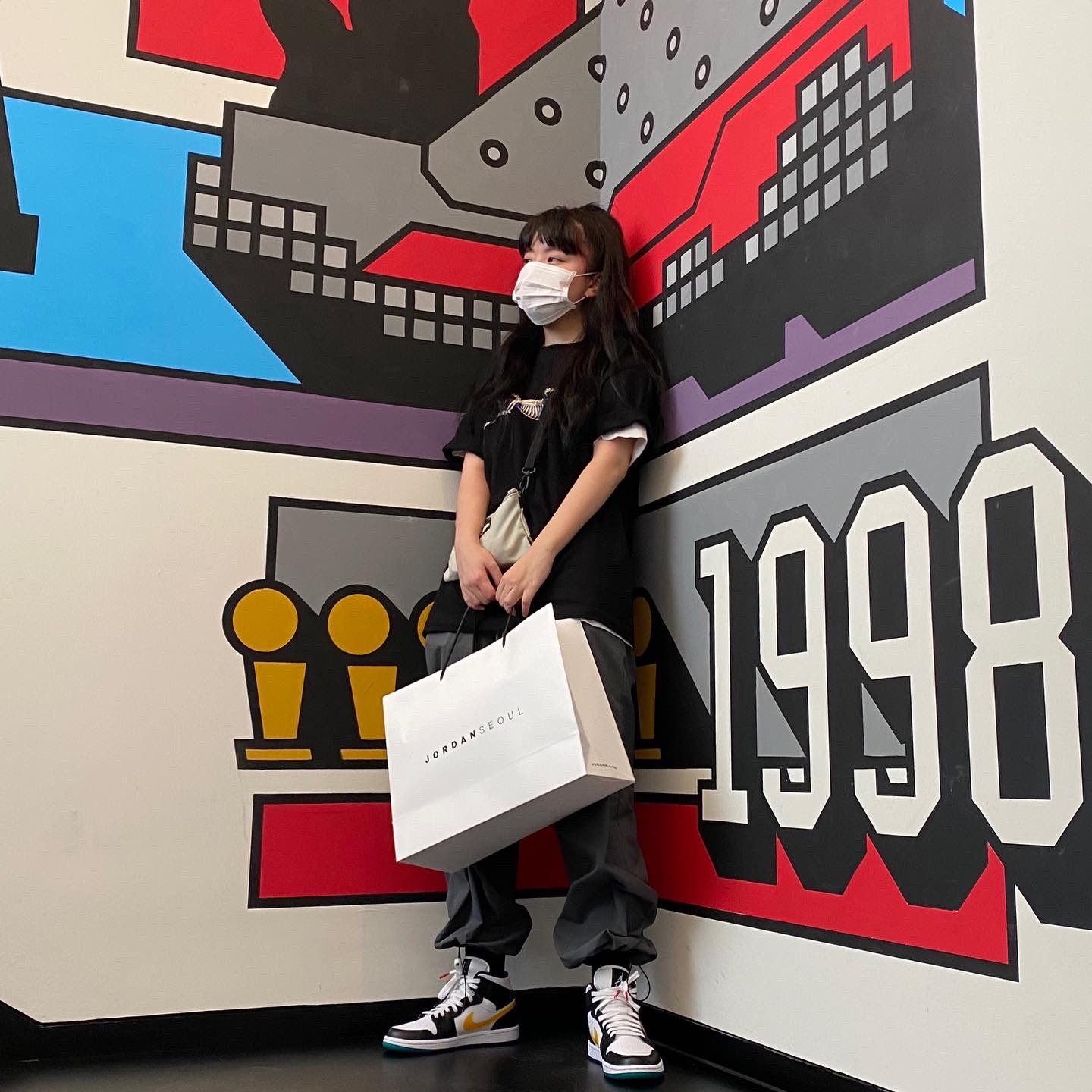 (W) Jordan 1 Mid Alternate Swooshes 착용 스타일 - 1