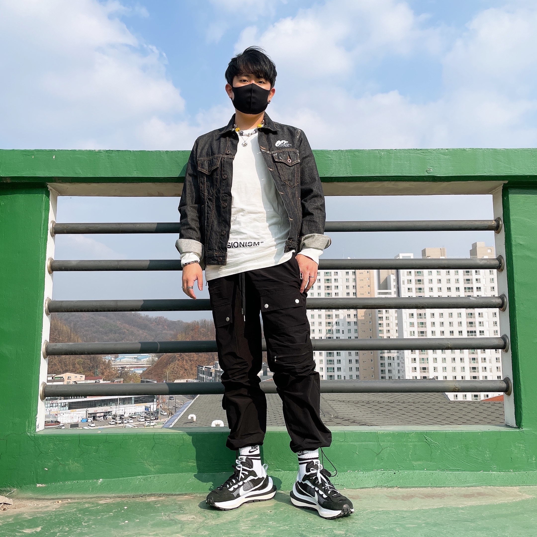 Nike x Sacai VaporWaffle Black White 착용 스타일 - 1