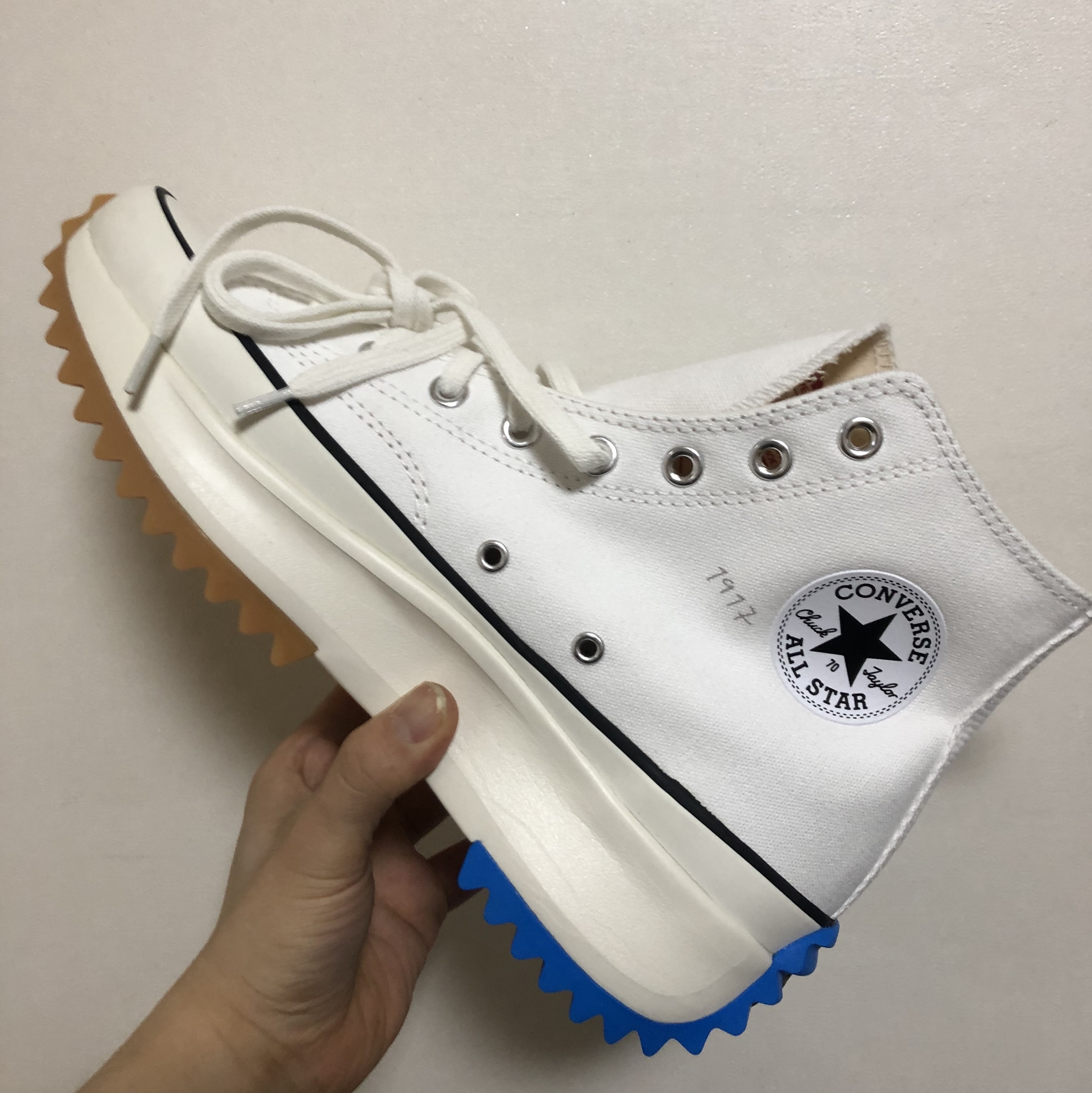 Converse x JW Anderson Run Star Hike Hi White 착용 스타일