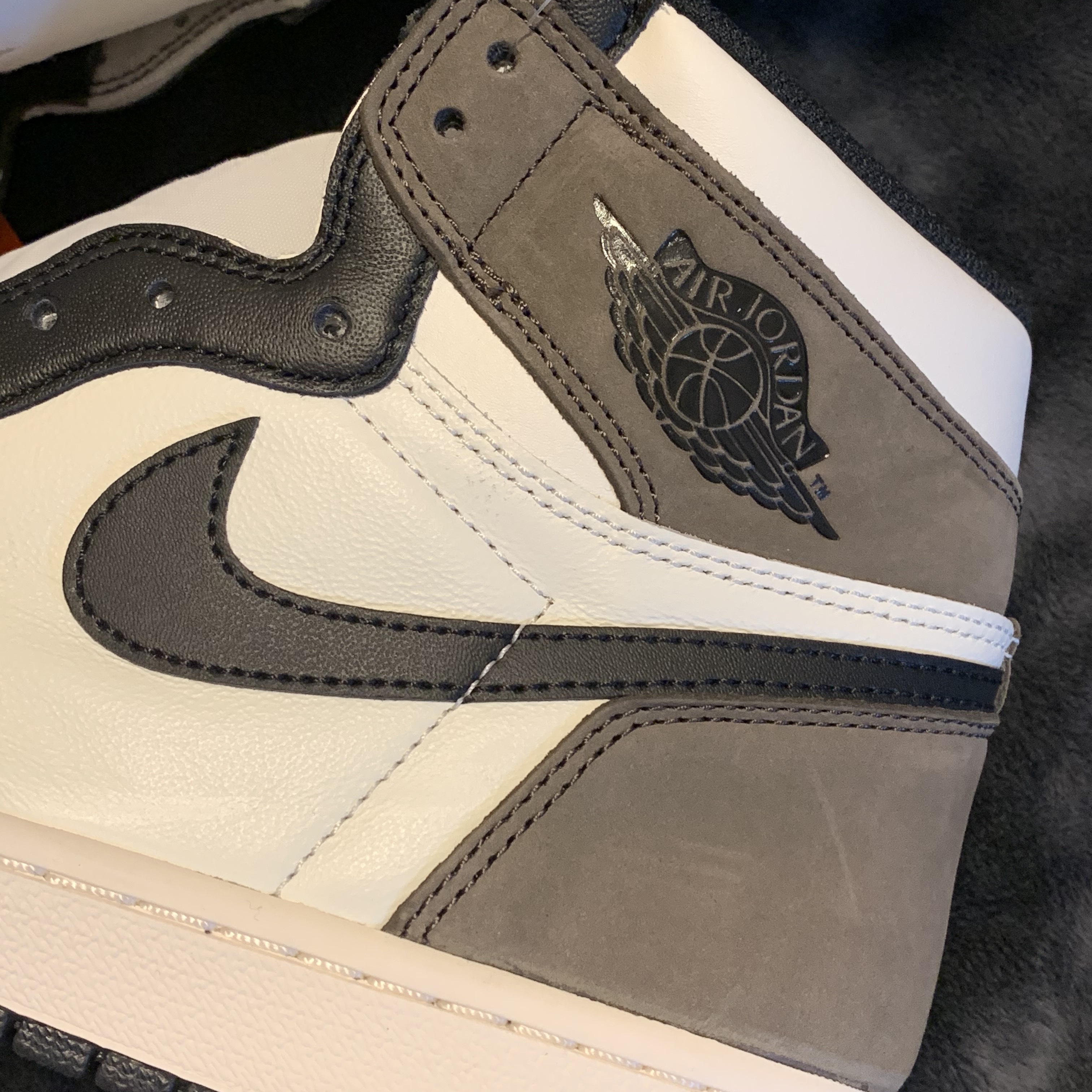 Jordan 1 Retro High OG Black Mocha 착용 스타일 - 5