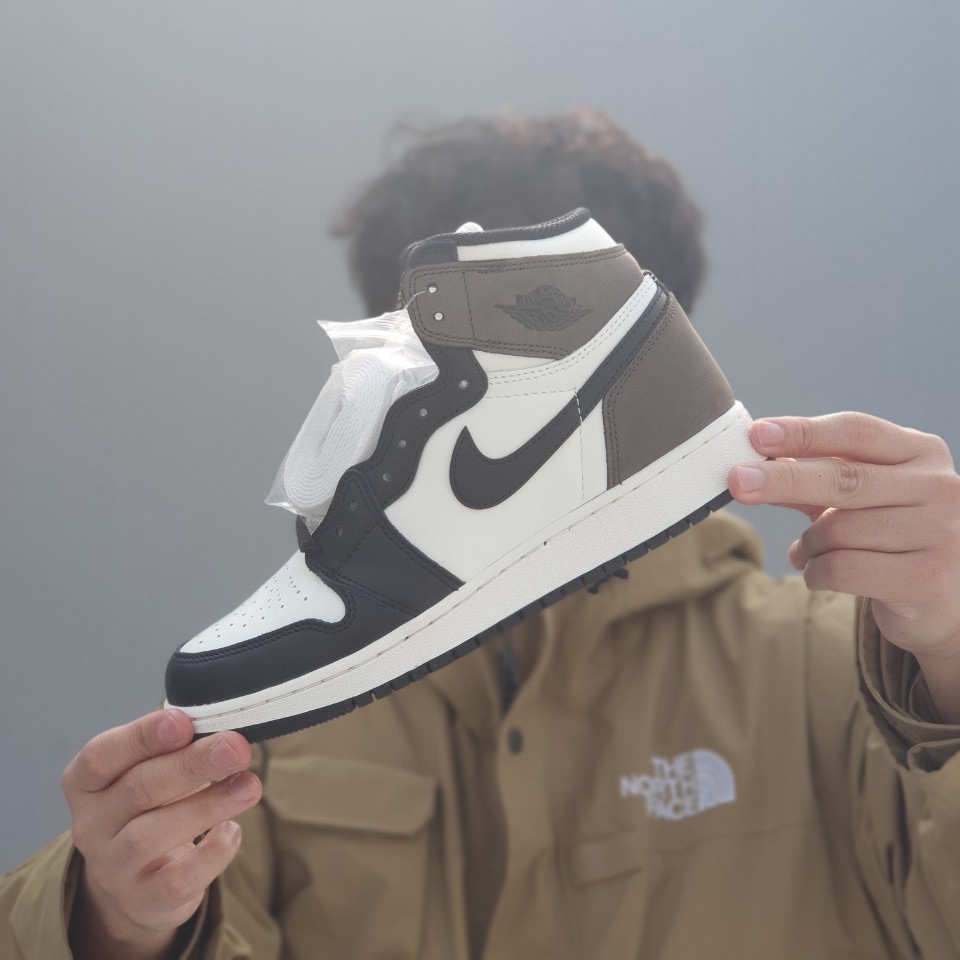 Jordan 1 x Union Retro High Blue Toe, (GS) Jordan 1 Retro High OG Black Mocha 착용 스타일 - 3