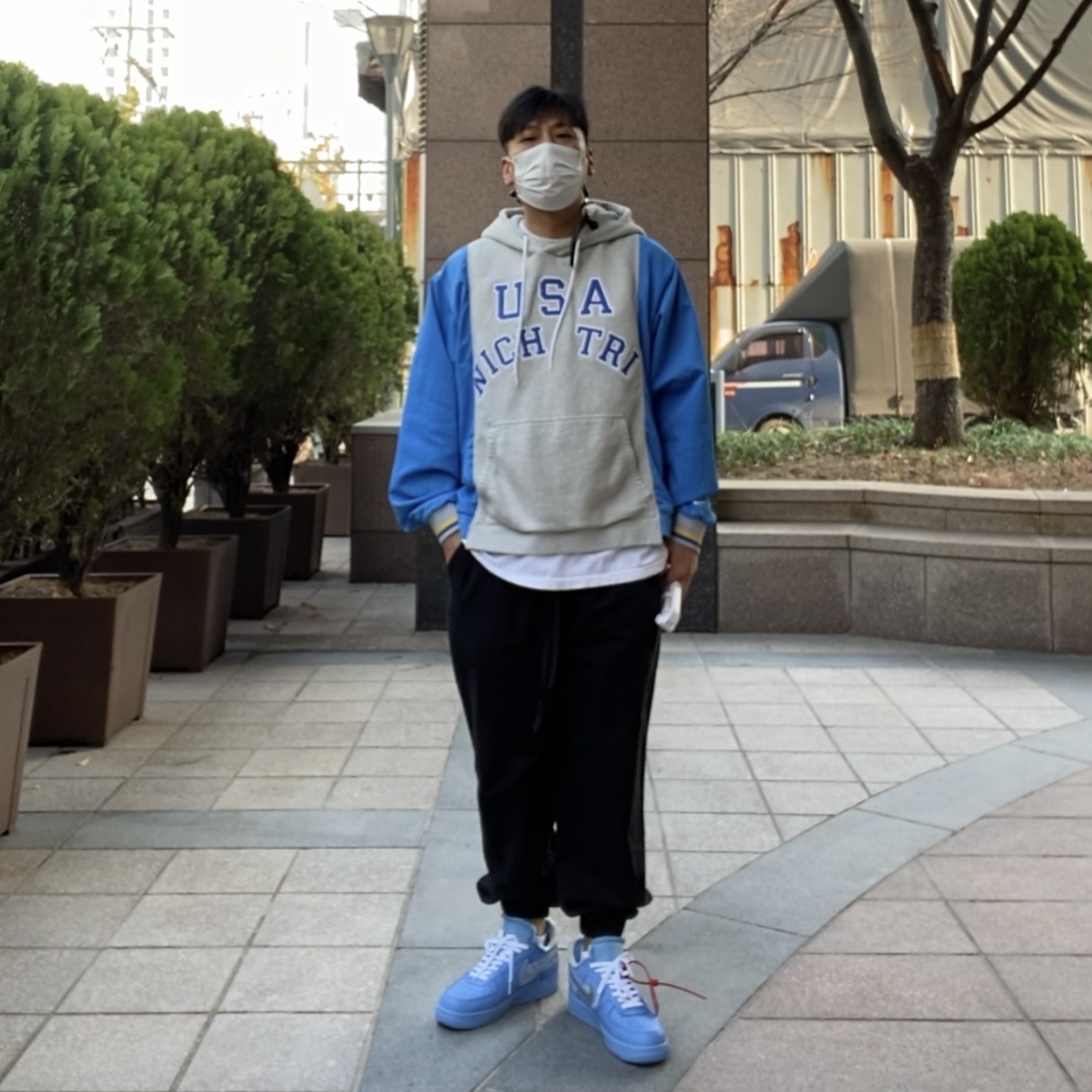 Nike x Off-White Air Force 1 Low MCA University Blue 착용 스타일 - 1