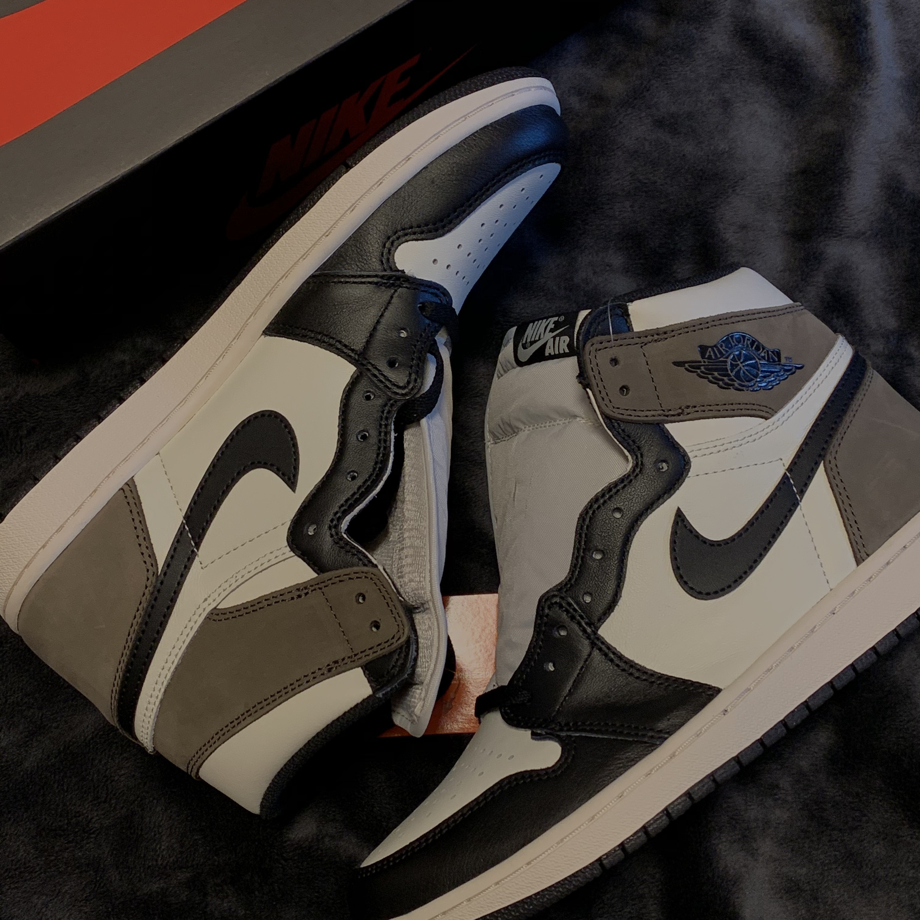 Jordan 1 Retro High OG Black Mocha 착용 스타일 - 4