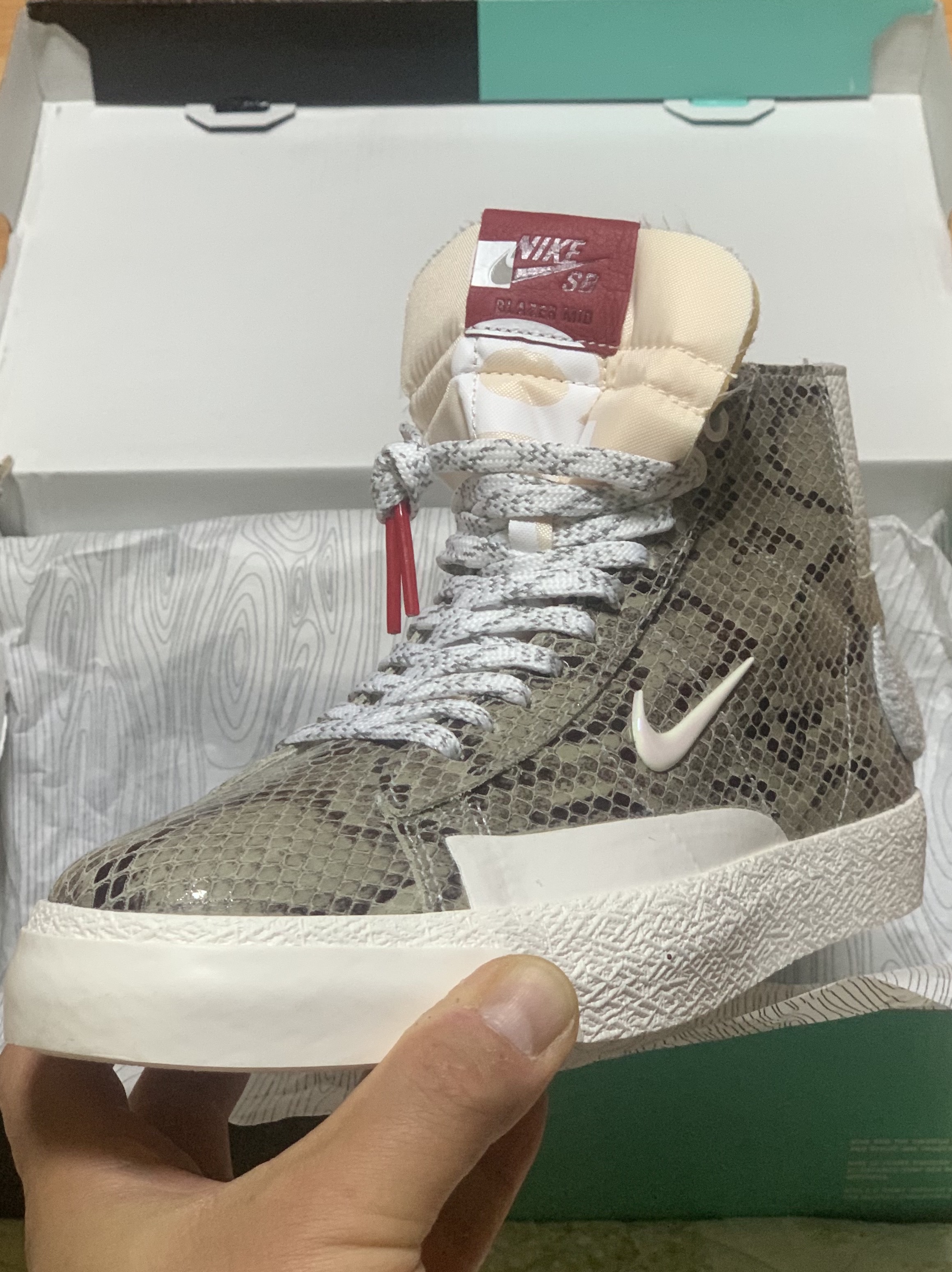 Nike x Soulland SB Blazer Mid FRI.day 03 착용 스타일