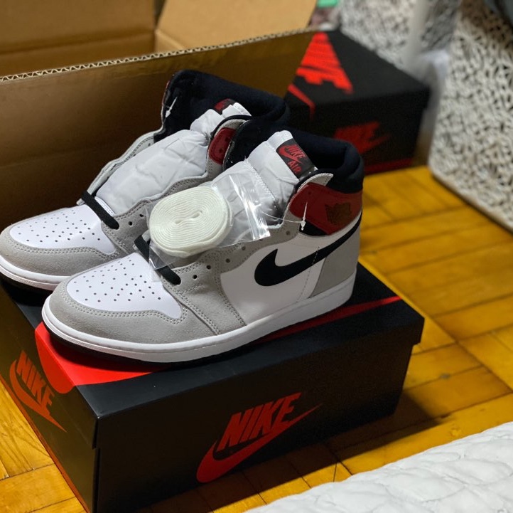 Jordan 1 Retro High OG Court Purple 2020, Jordan 1 Retro High OG Light Smoke Grey 착용 스타일 - 1