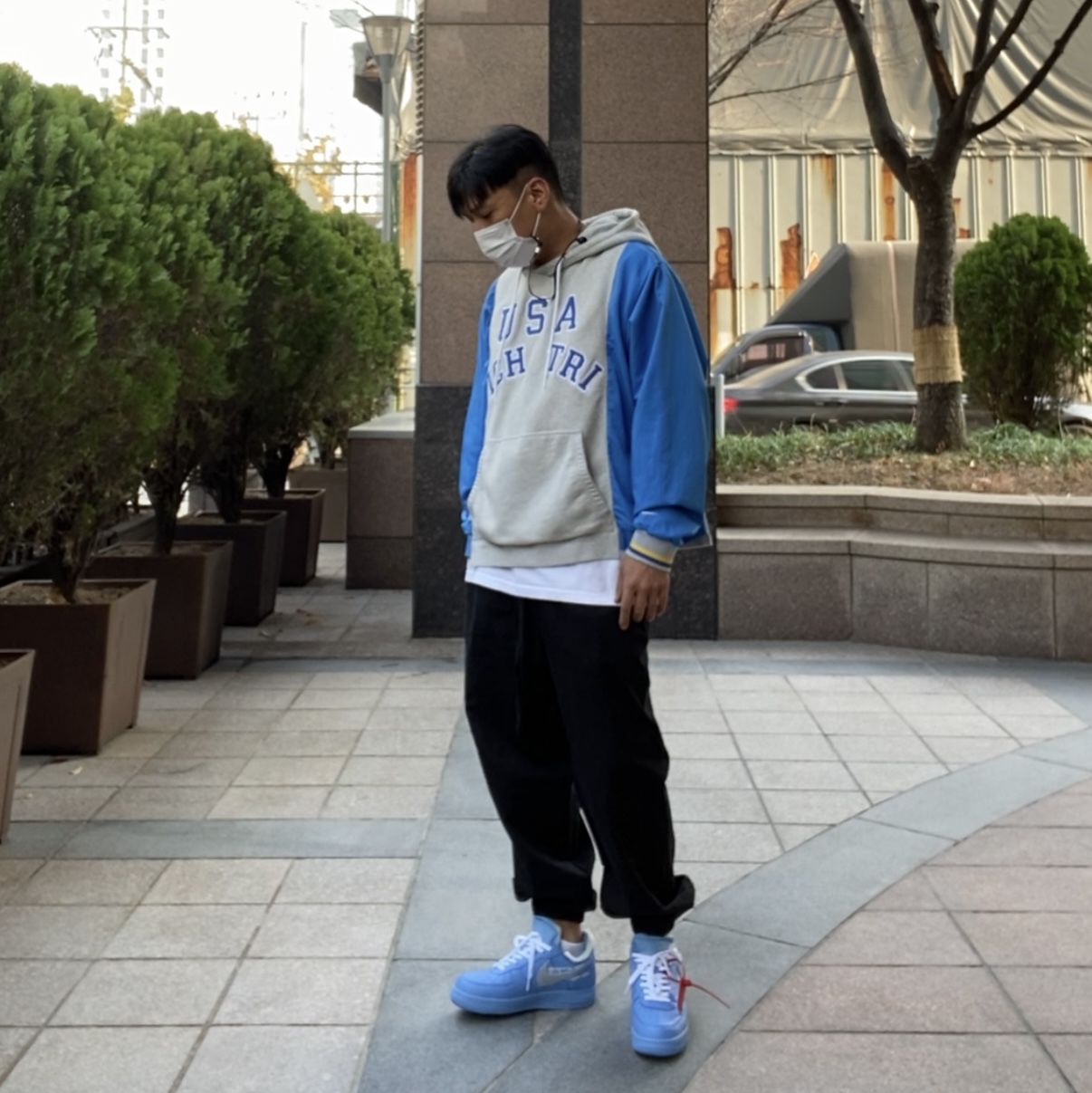 Nike x Off-White Air Force 1 Low MCA University Blue 착용 스타일 - 2