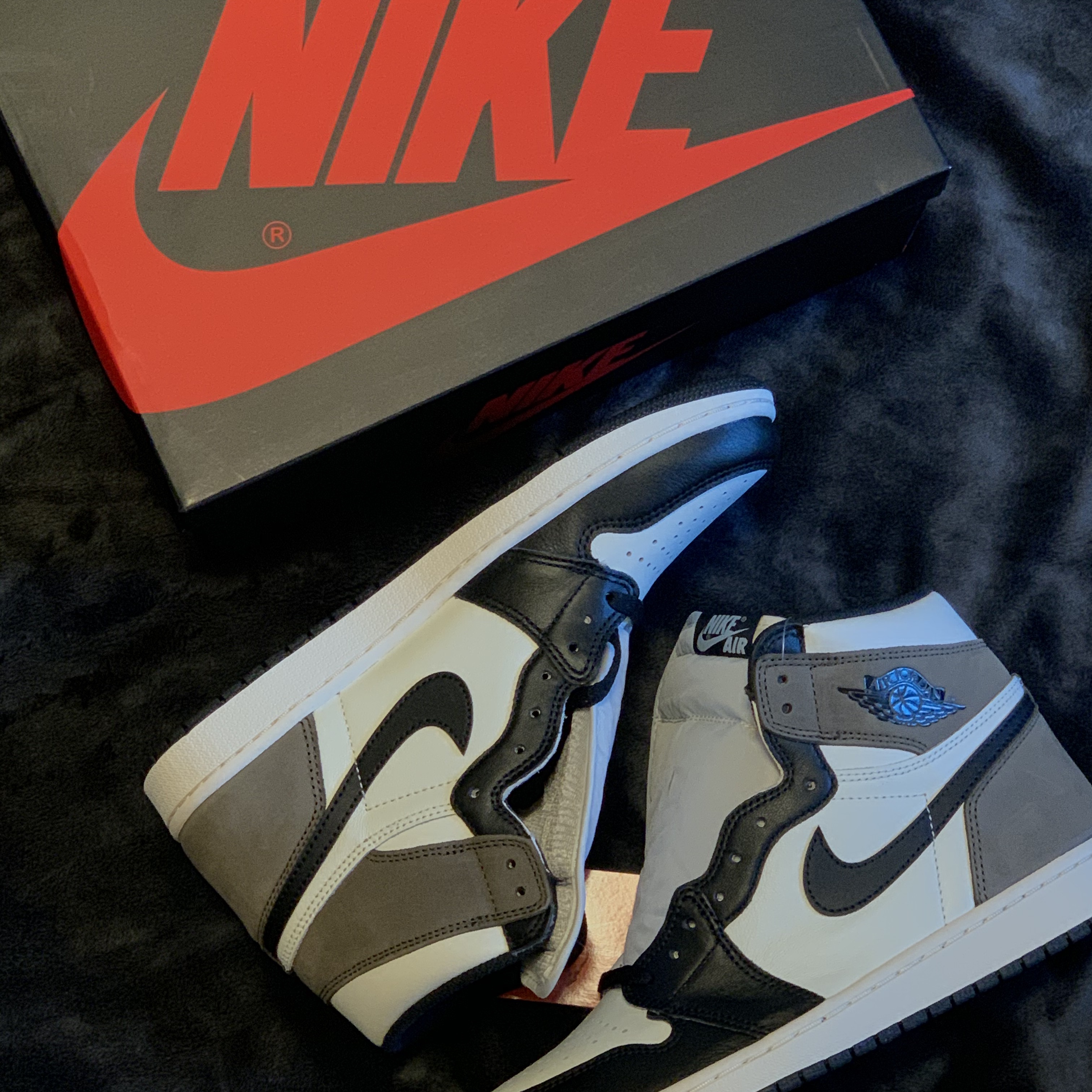 Jordan 1 Retro High OG Black Mocha 착용 스타일 - 2