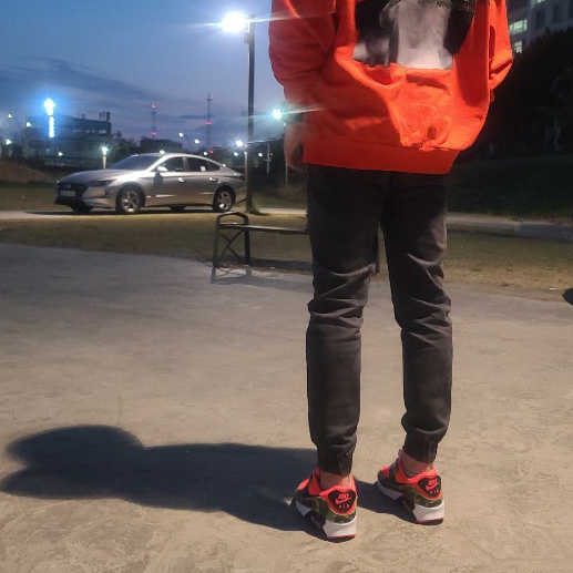 Nike Air Max 90 SP Dark Sage and Solar Red 착용 스타일 - 1