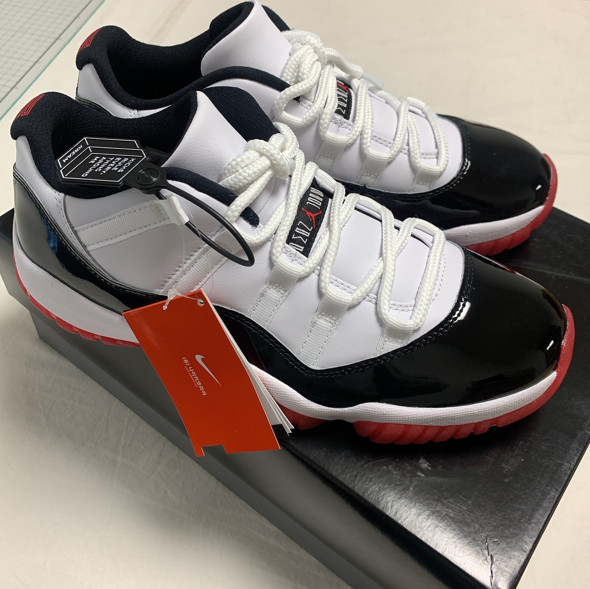 Jordan 11 Retro Low Concord Bred 착용 스타일