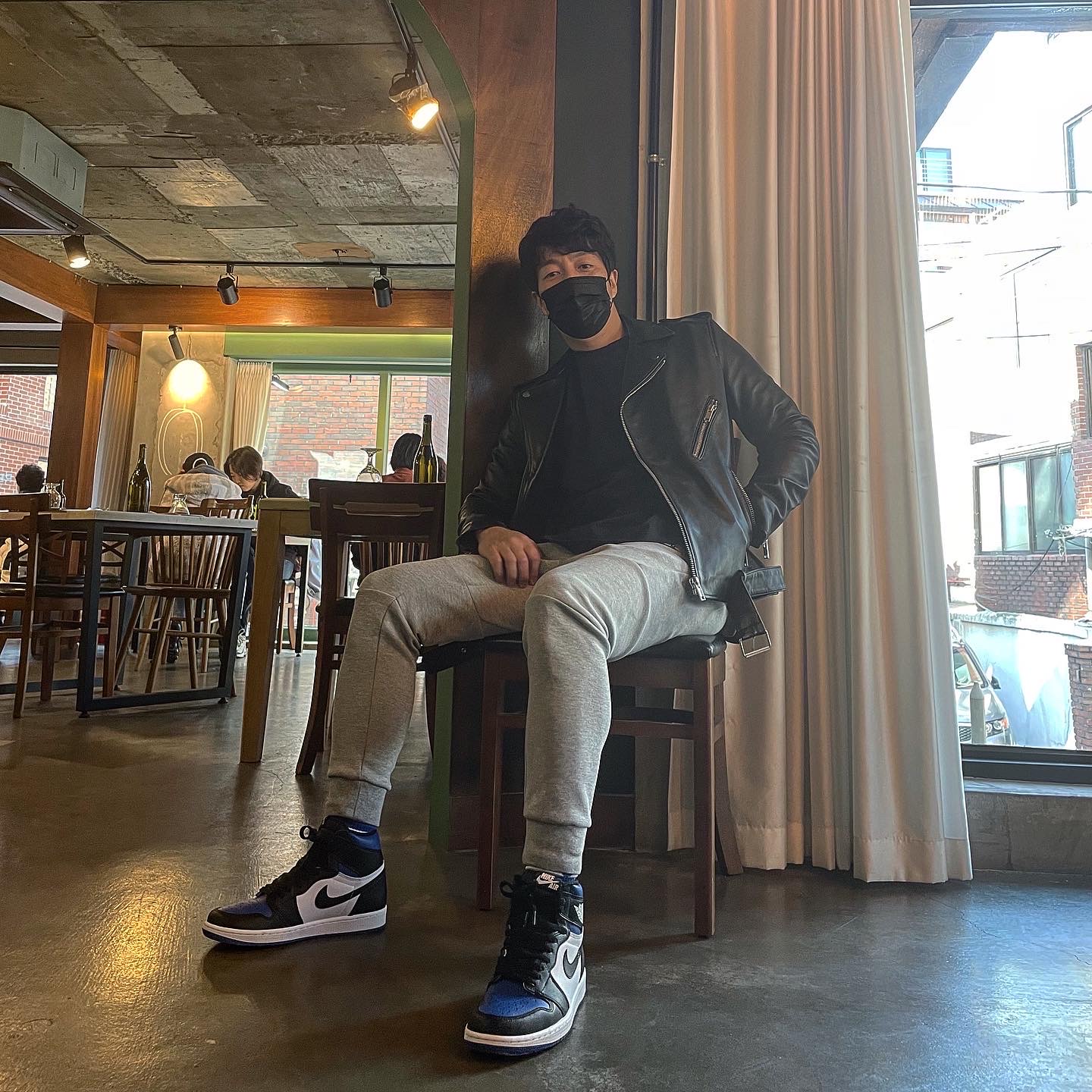 Jordan 1 Retro High OG Royal Toe 착용 스타일 - 1