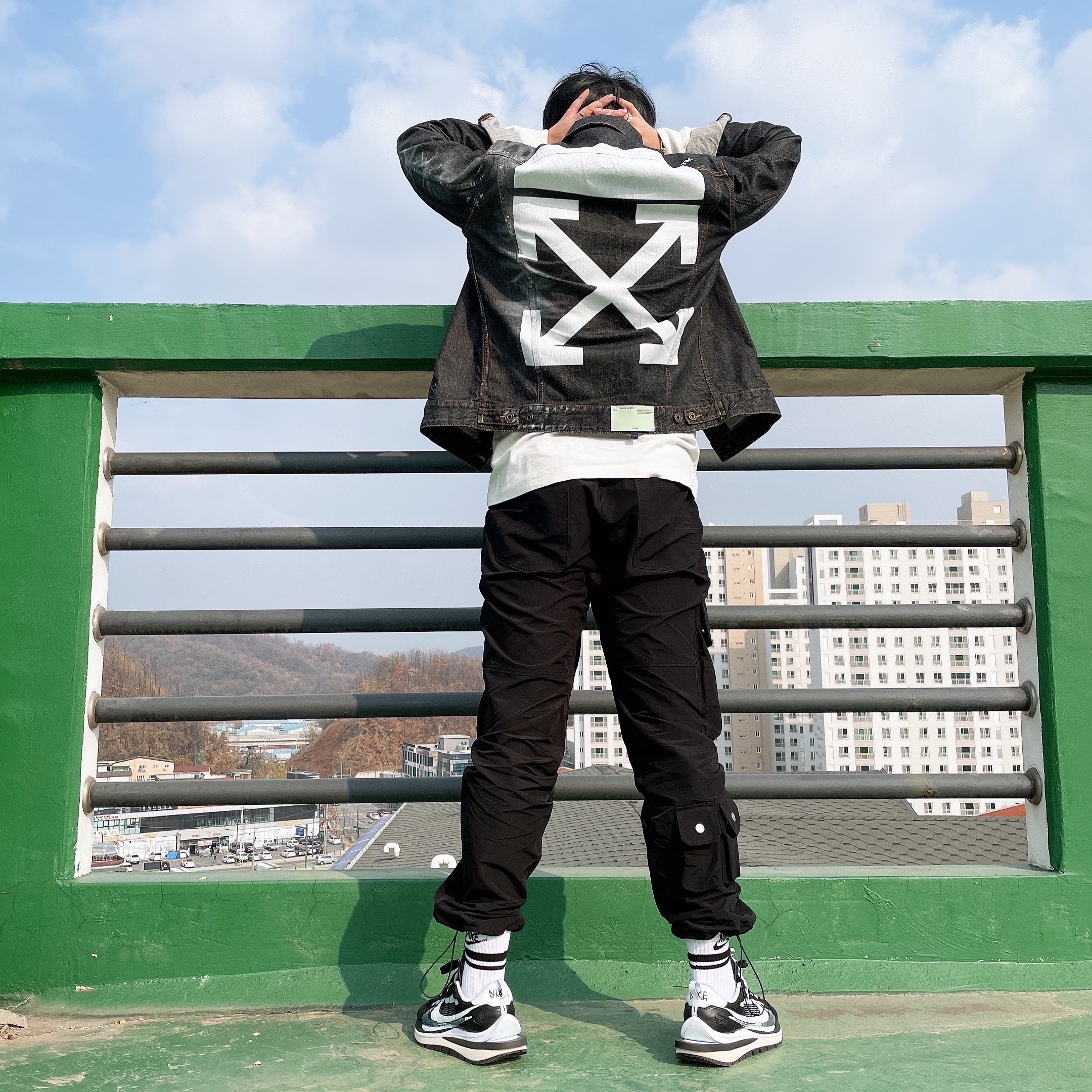 Nike x Sacai VaporWaffle Black White 착용 스타일 - 3