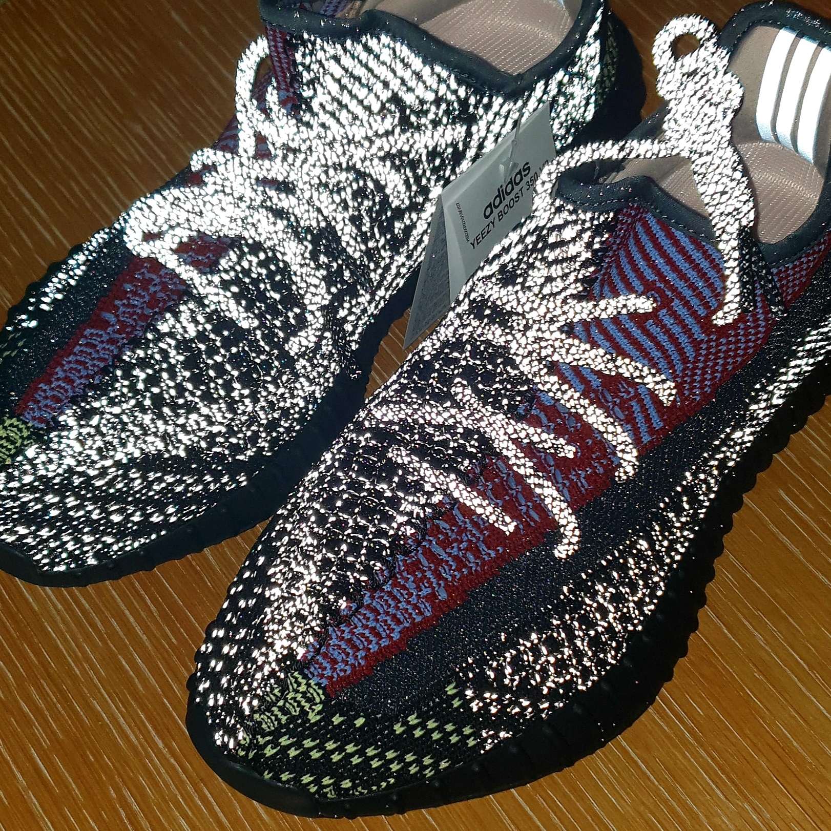 Adidas Yeezy Boost 350 V2 Yecheil - Reflective 착용 스타일