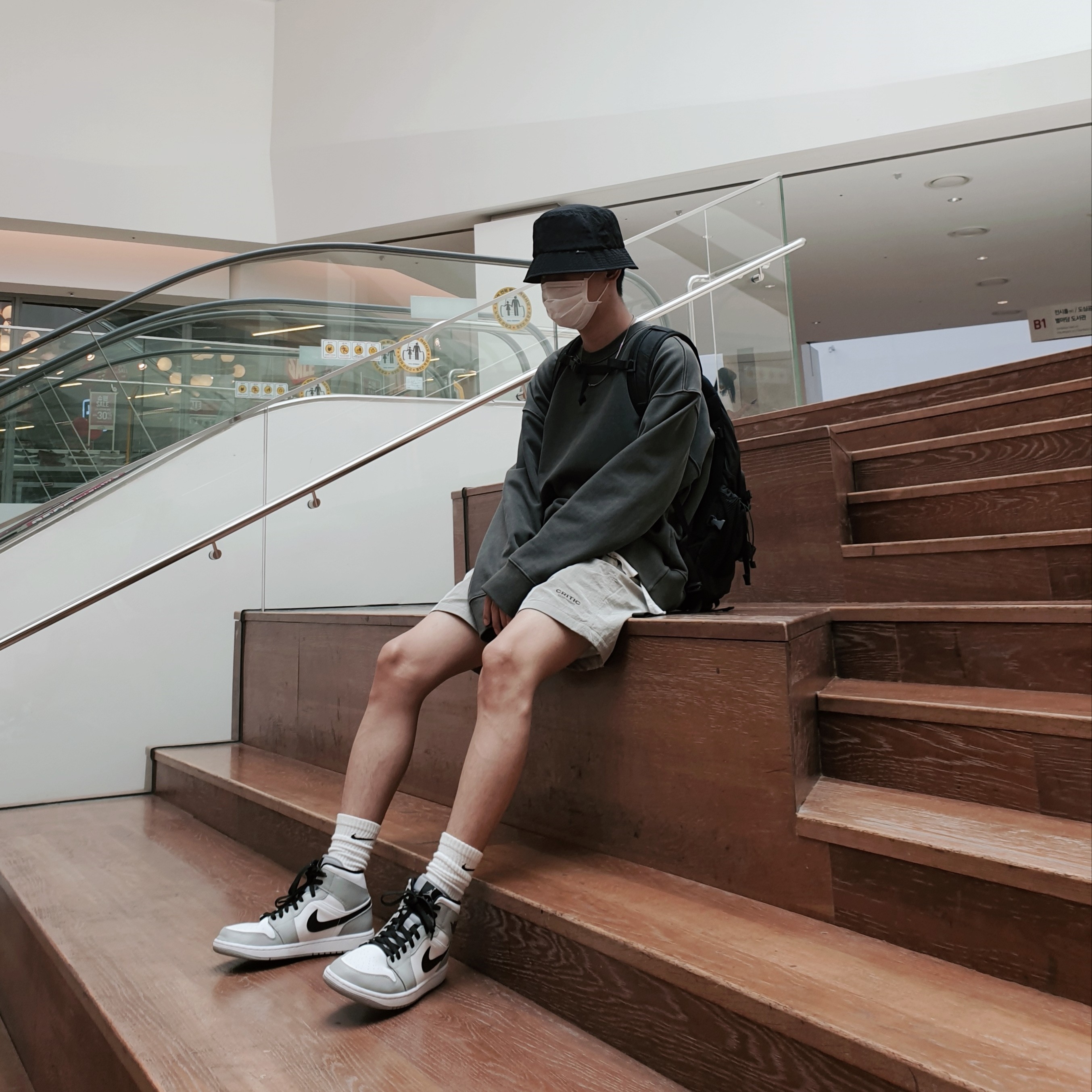 Jordan 1 Mid Light Smoke Grey 착용 스타일
