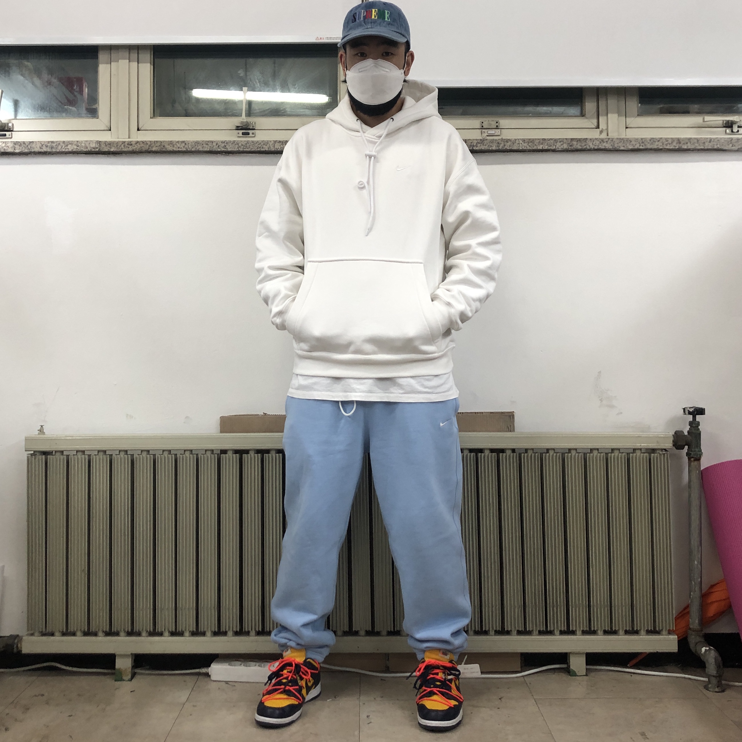 Nike x Off-White Dunk Low University Gold Midnight Navy 착용 스타일
