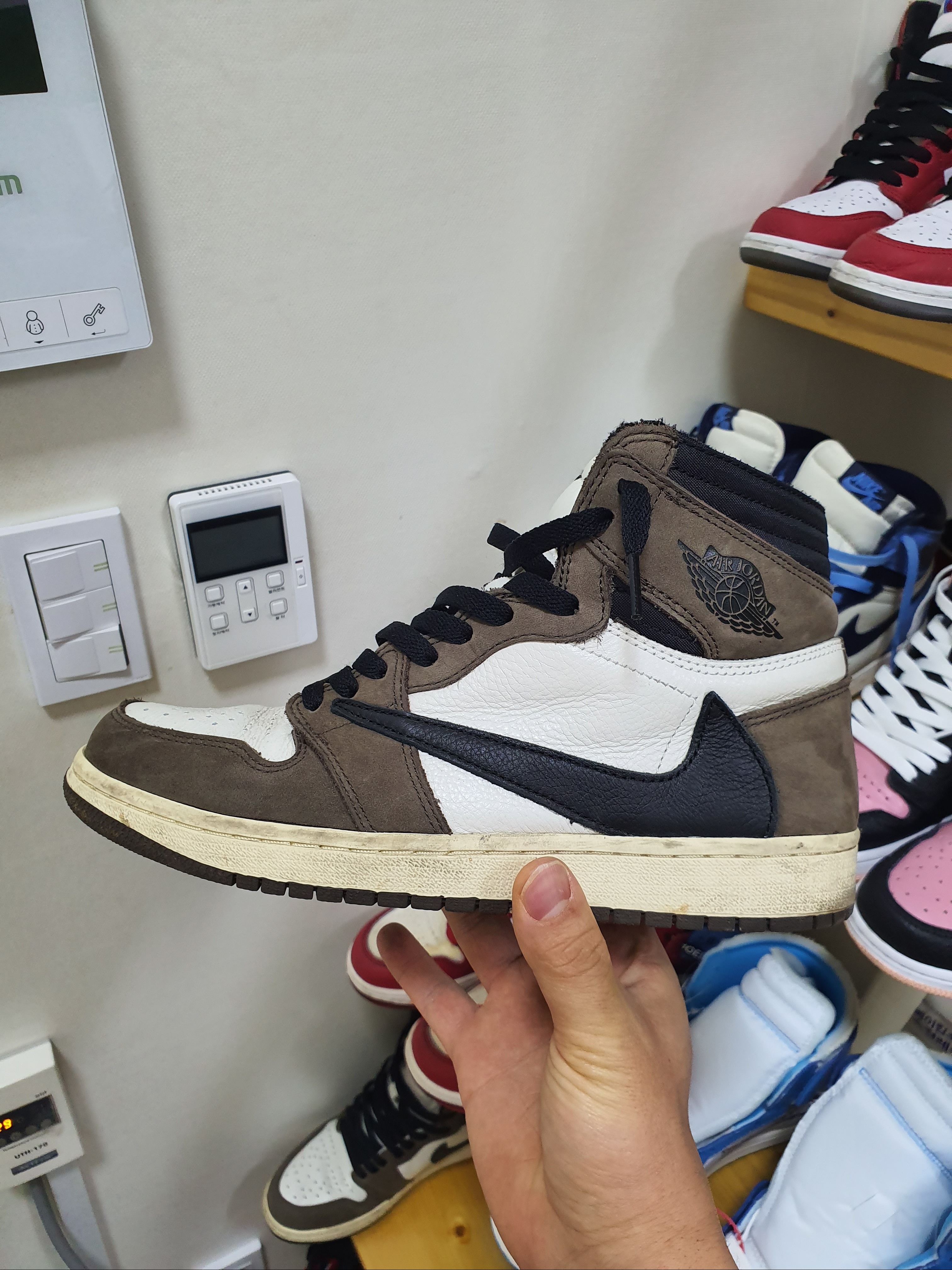 Jordan 1 x Travis Scott Retro High OG SP Mocha 착용 스타일