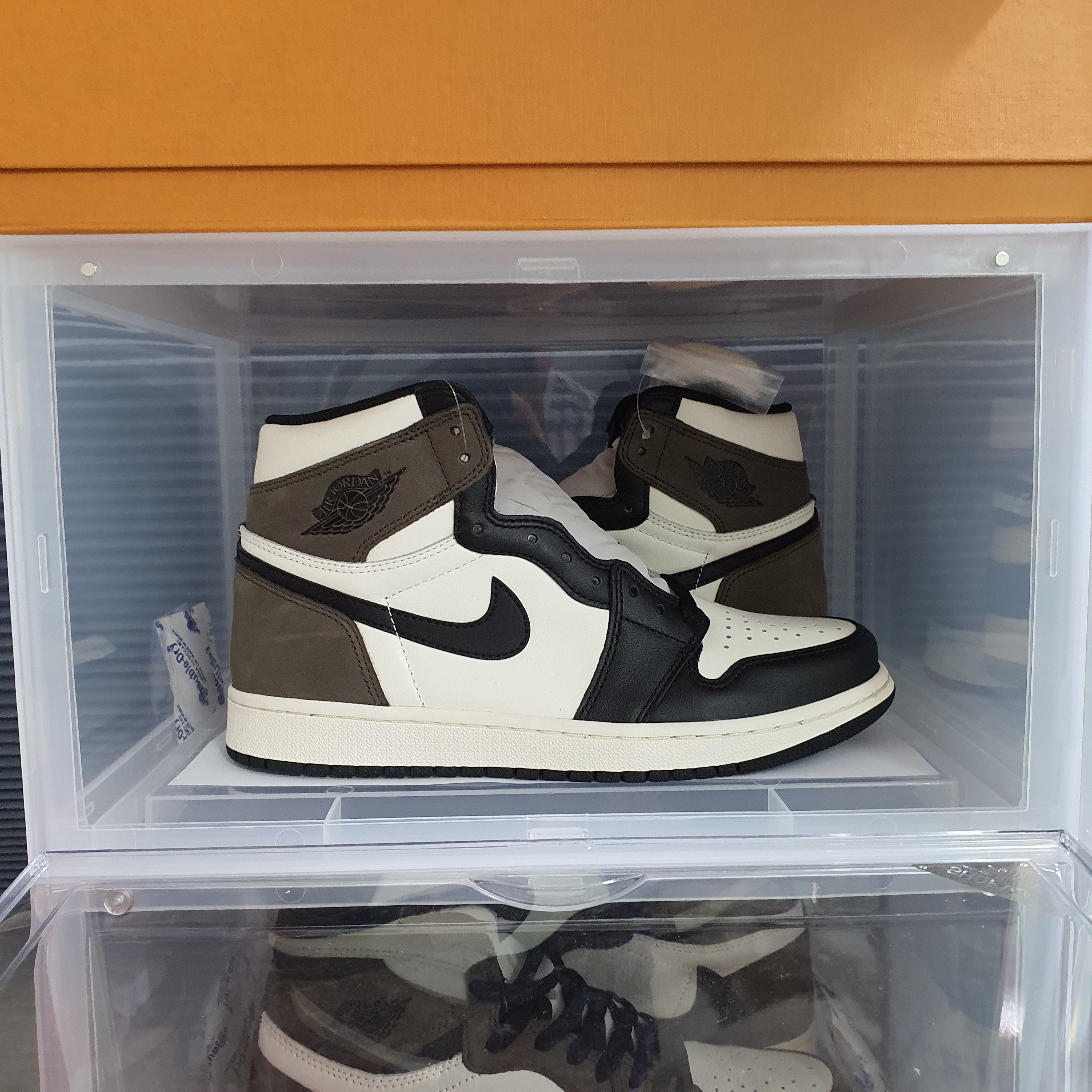 Jordan 1 Retro High OG Black Mocha, Jordan 1 x Travis Scott Retro High OG SP Mocha 착용 스타일