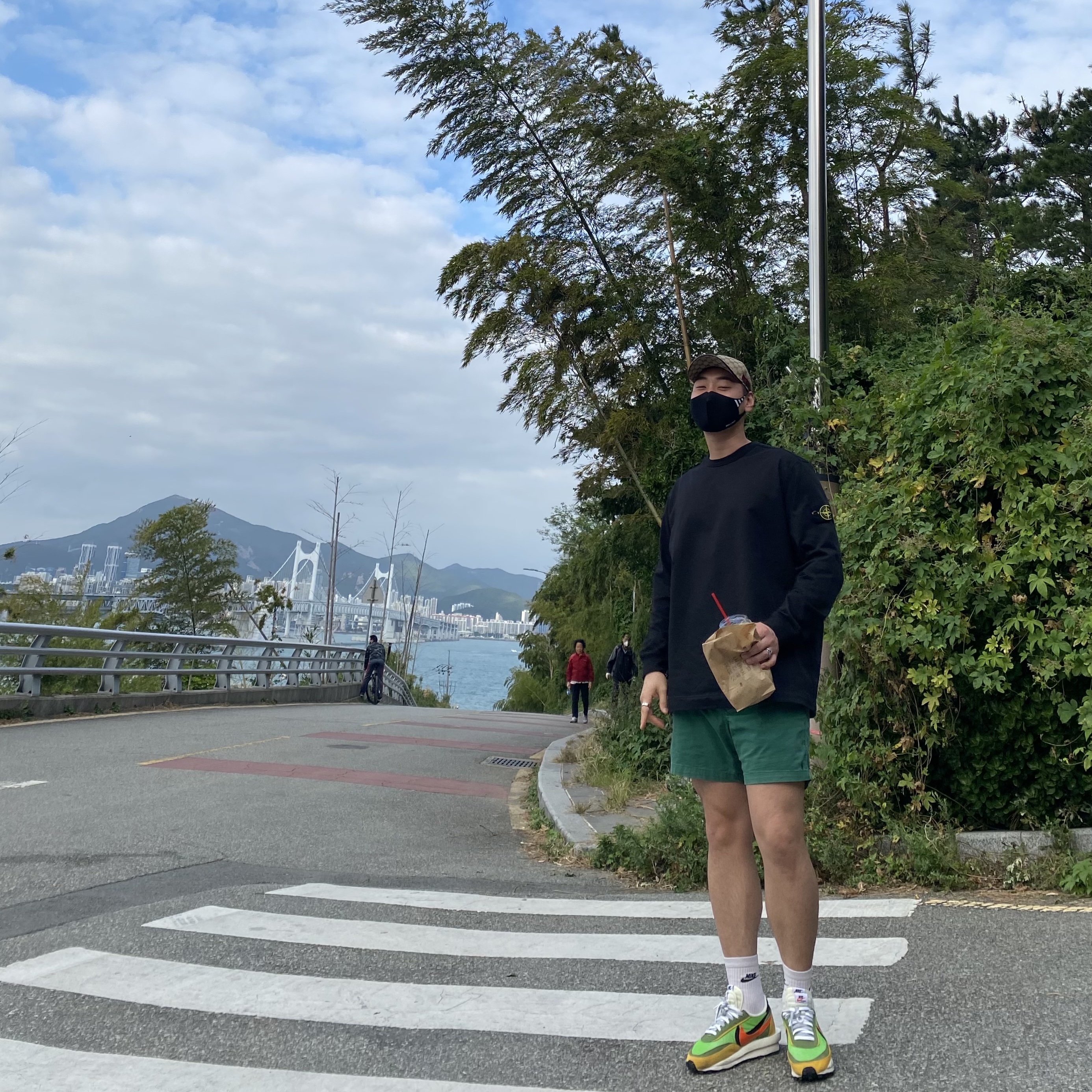 Nike x Sacai LDWaffle Green Multi 착용 스타일