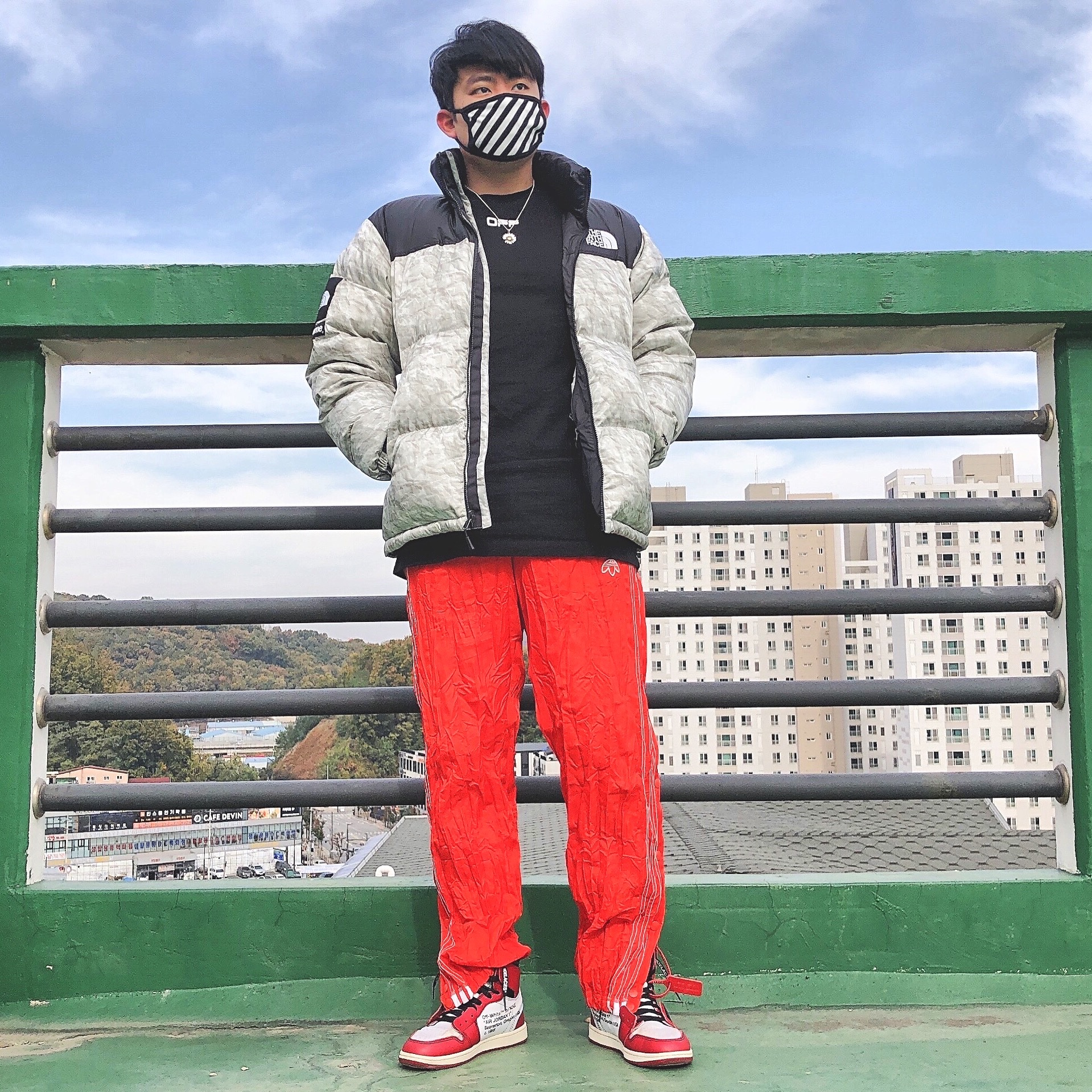 Jordan 1 x Off-White Retro High Chicago The Ten 착용 스타일 - 1