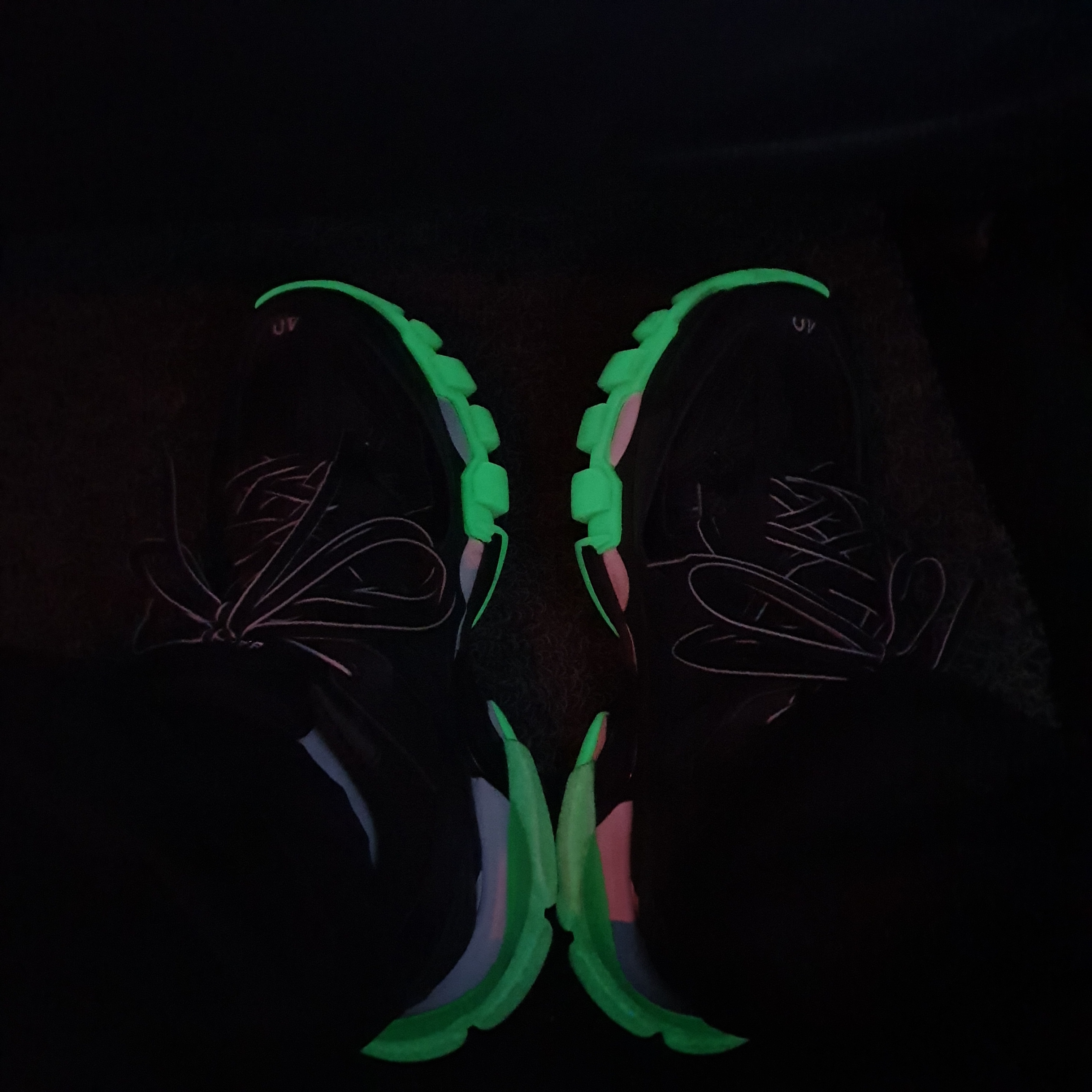 Balenciaga Track Sneakers Black Glow In The Dark 착용 스타일