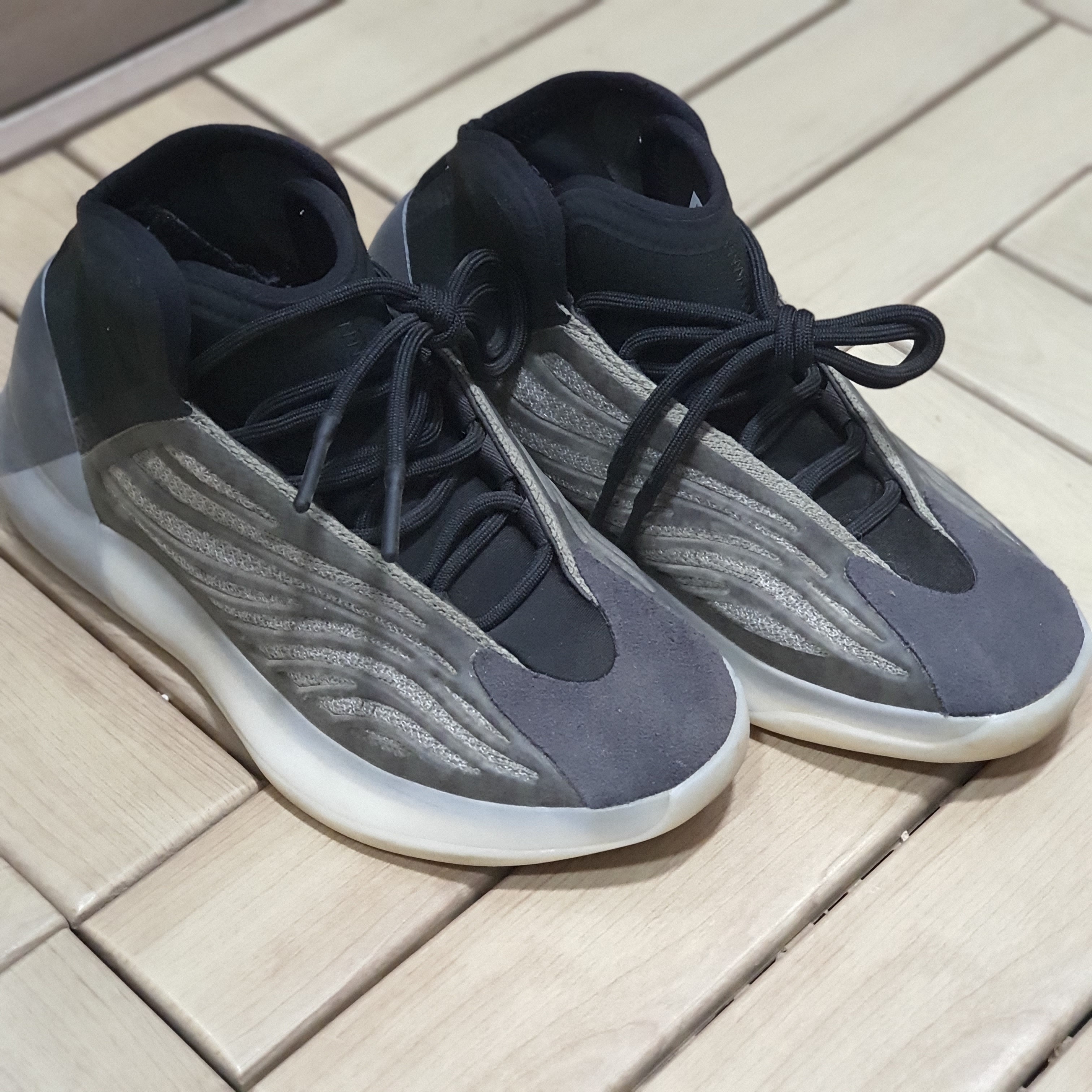 Adidas Yeezy QNTM Barium 착용 스타일