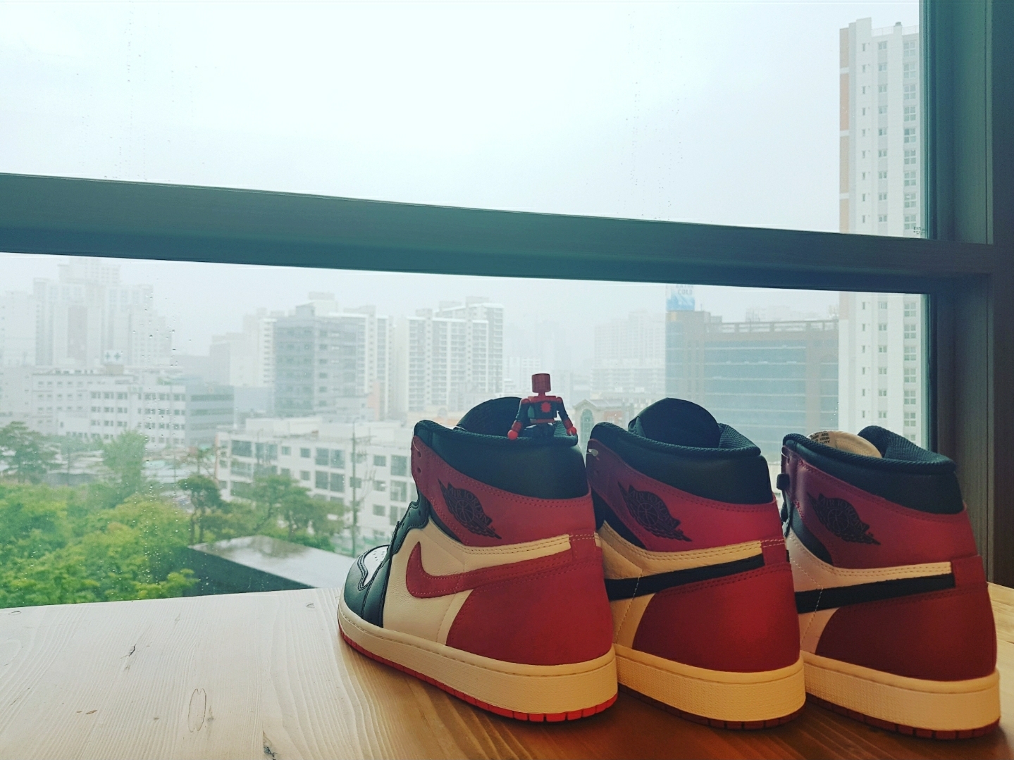 Jordan 1 Retro High OG Track Red, Jordan 1 Retro High OG Black Toe 2016 착용 스타일