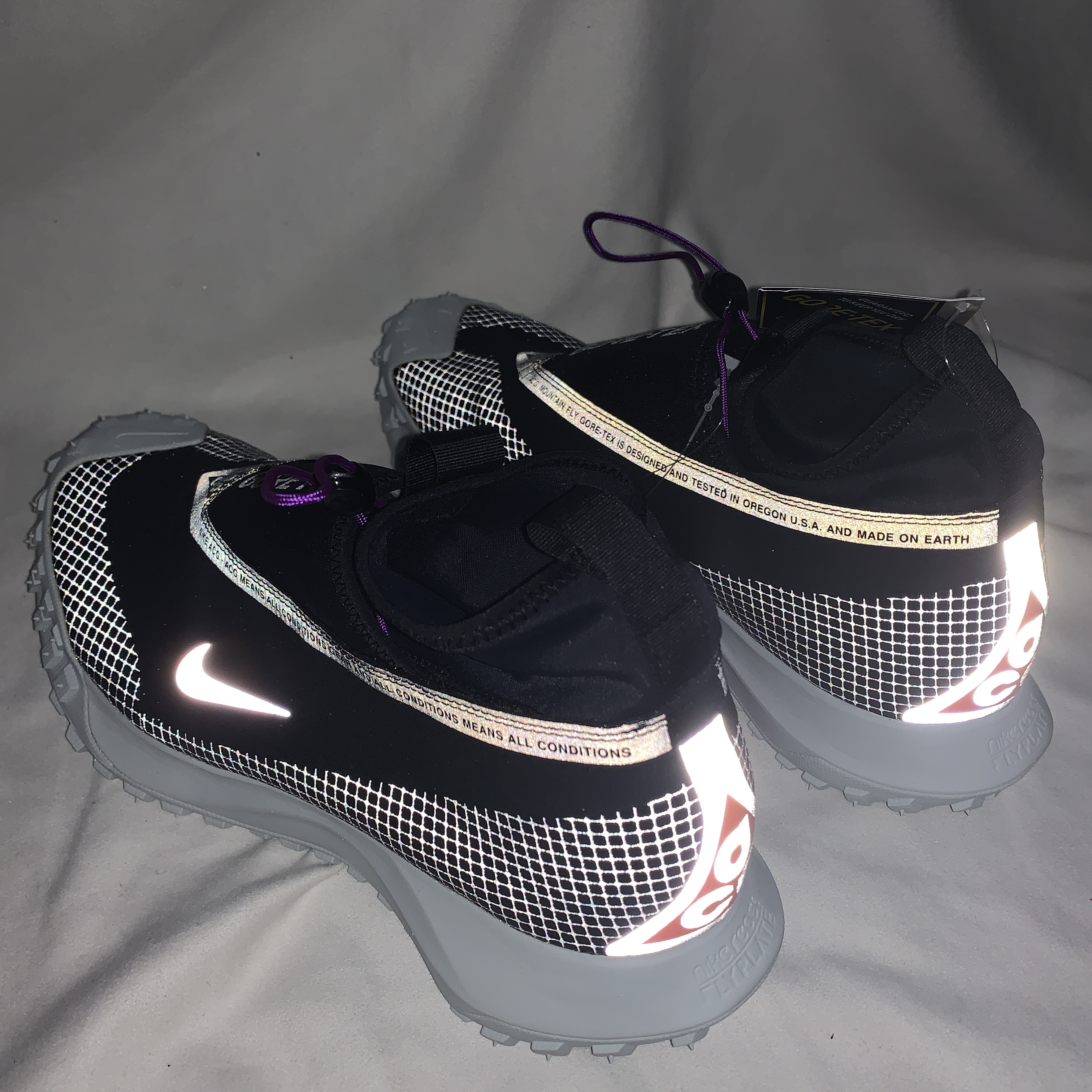 Nike ACG Mountain Fly Gore-Tex Metallic Silver 착용 스타일 - 4
