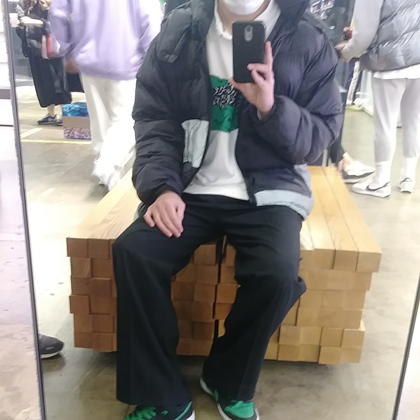 Nike SB Dunk Low Pro Black Pine Green 착용 스타일 - 2
