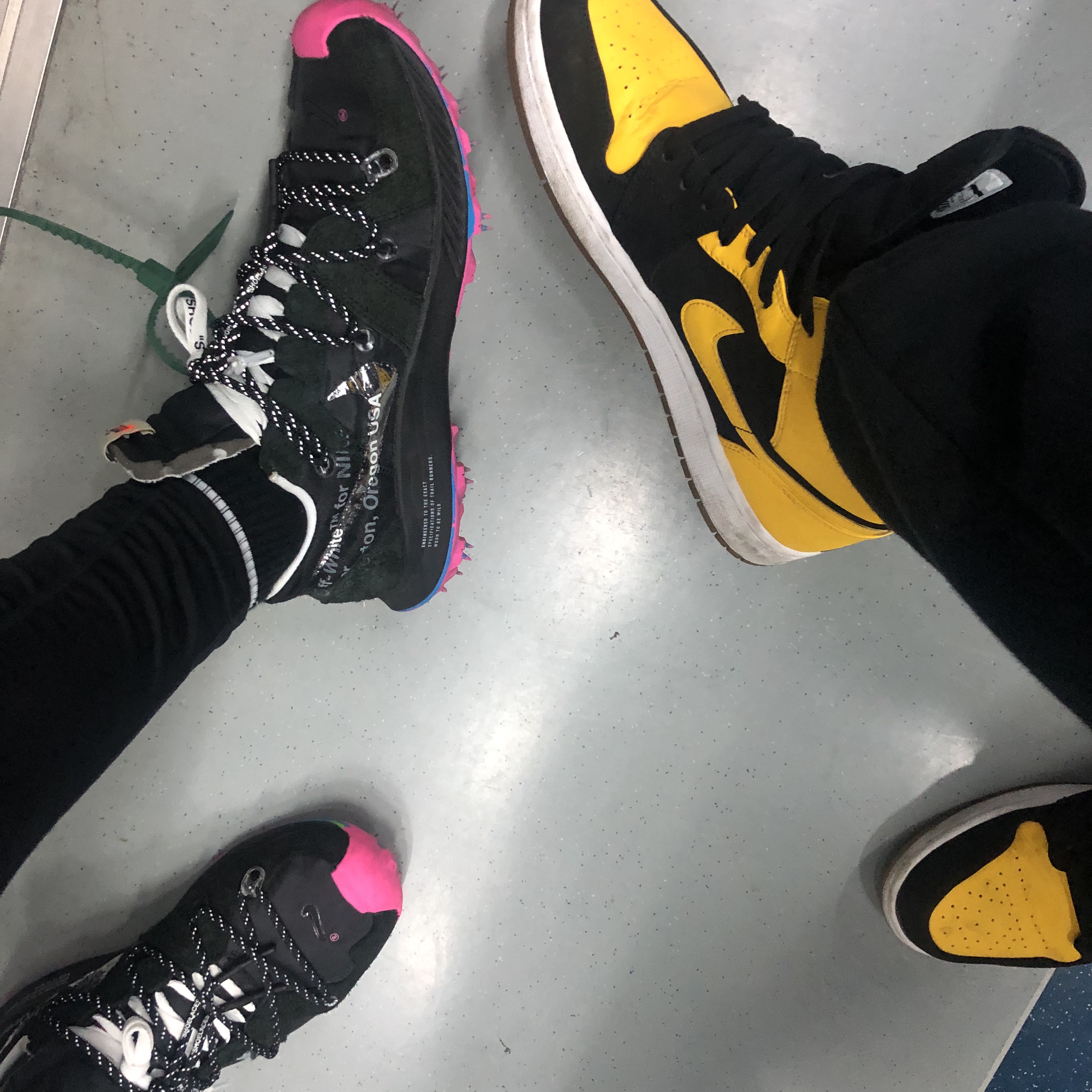 (W) Nike x Off-White Zoom Terra Kiger 5 Black, Jordan 1 Retro Mid New Love 2017 착용 스타일