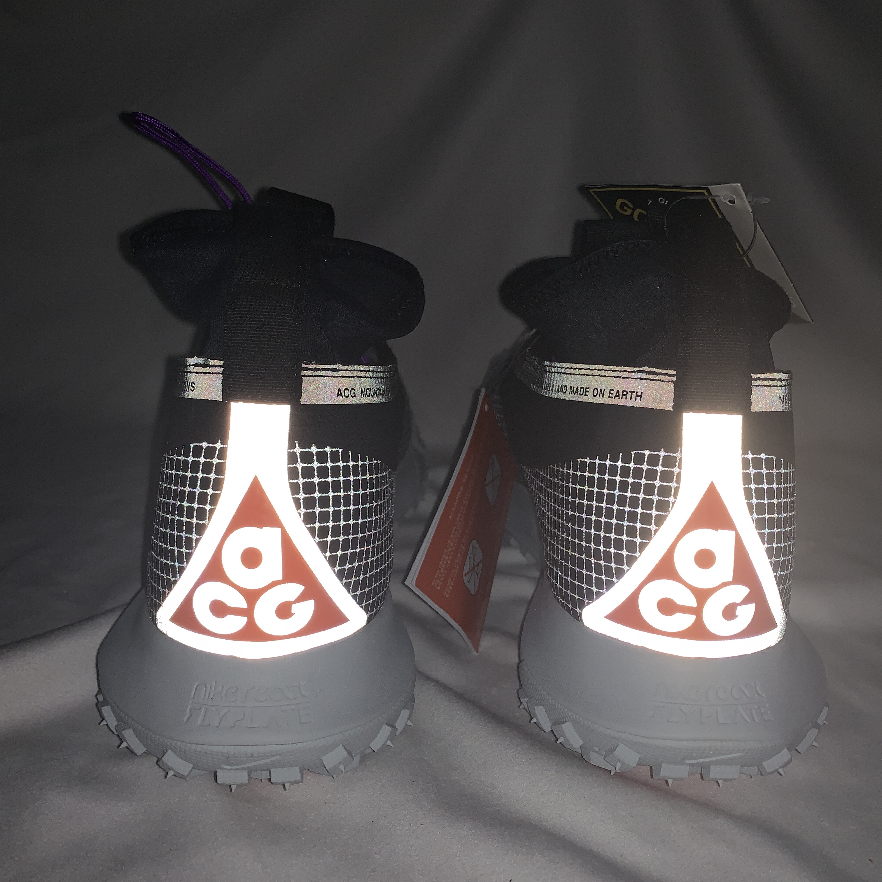 Nike ACG Mountain Fly Gore-Tex Metallic Silver 착용 스타일 - 2
