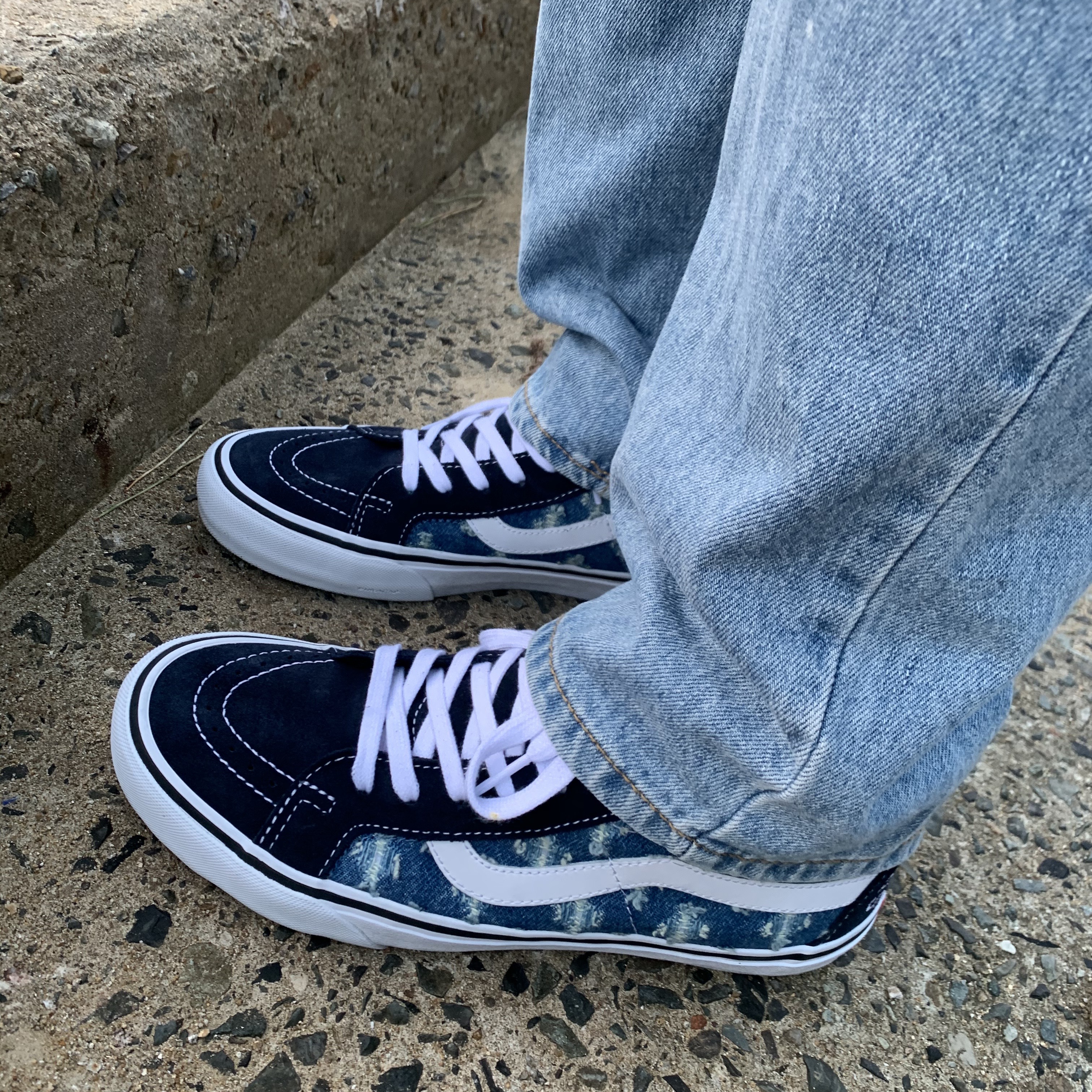 Vans x Supreme Sk8-Hi Hole Punch Denim Blue 착용 스타일 - 3