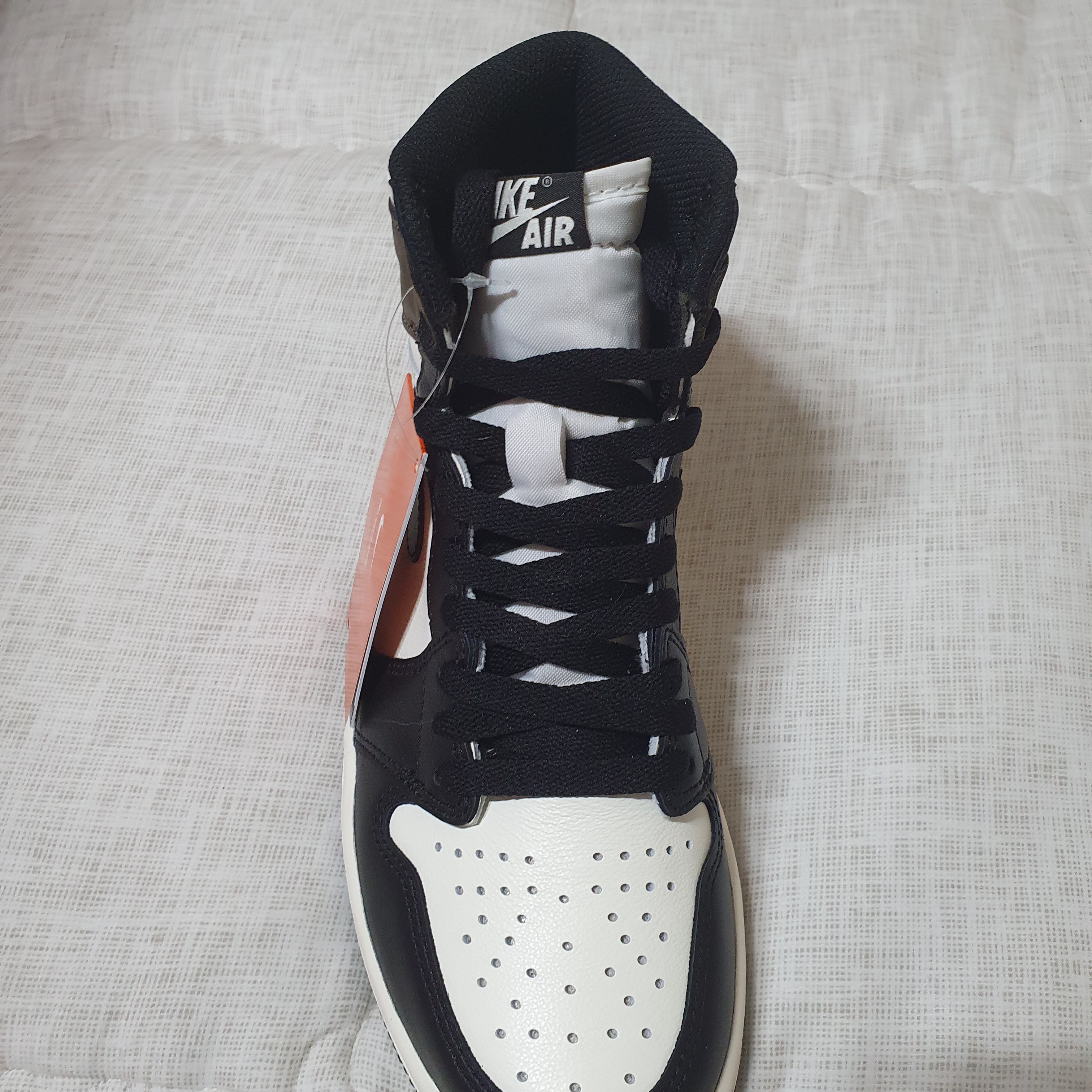 Jordan 1 Retro High OG Black Mocha 착용 스타일 - 3