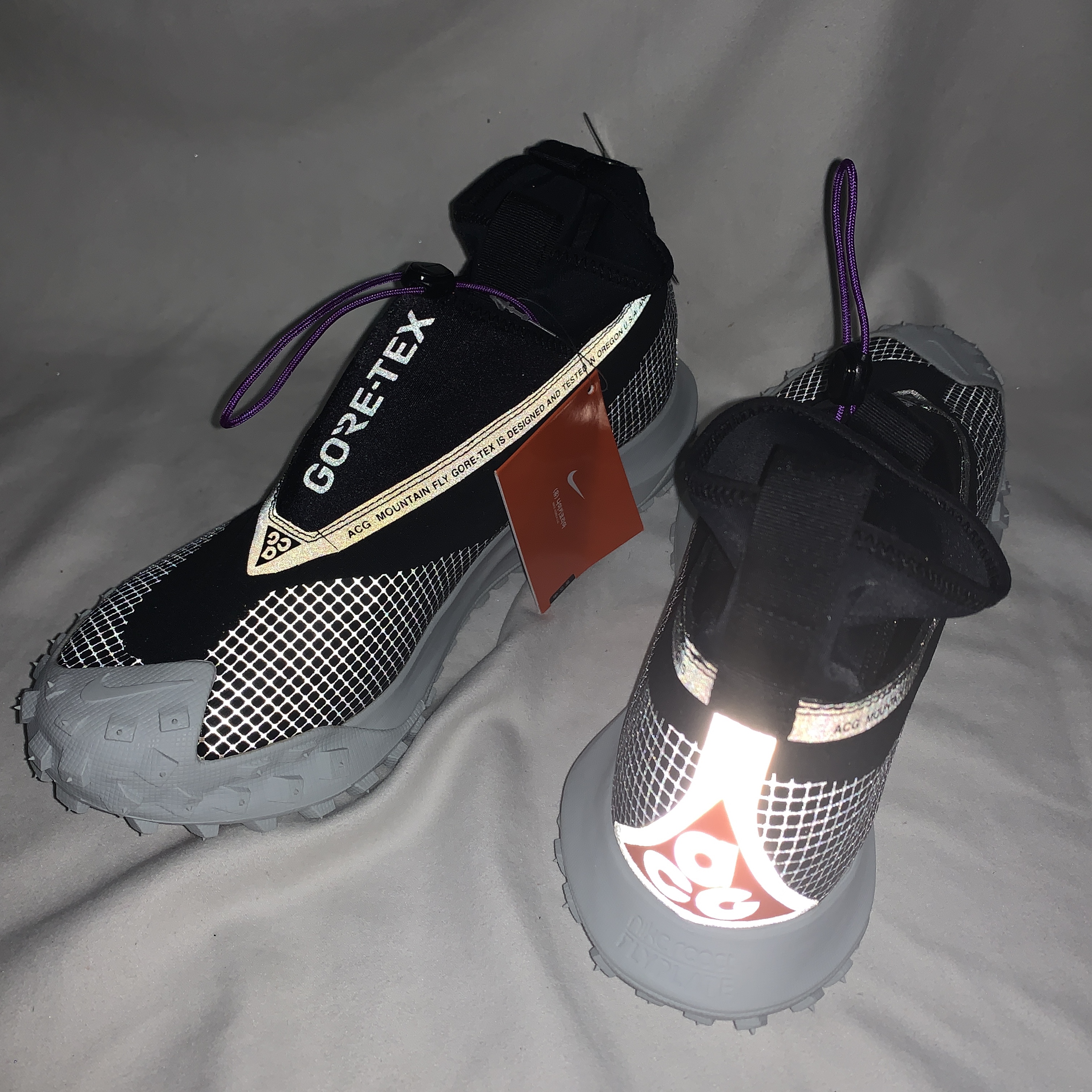 Nike ACG Mountain Fly Gore-Tex Metallic Silver 착용 스타일 - 3
