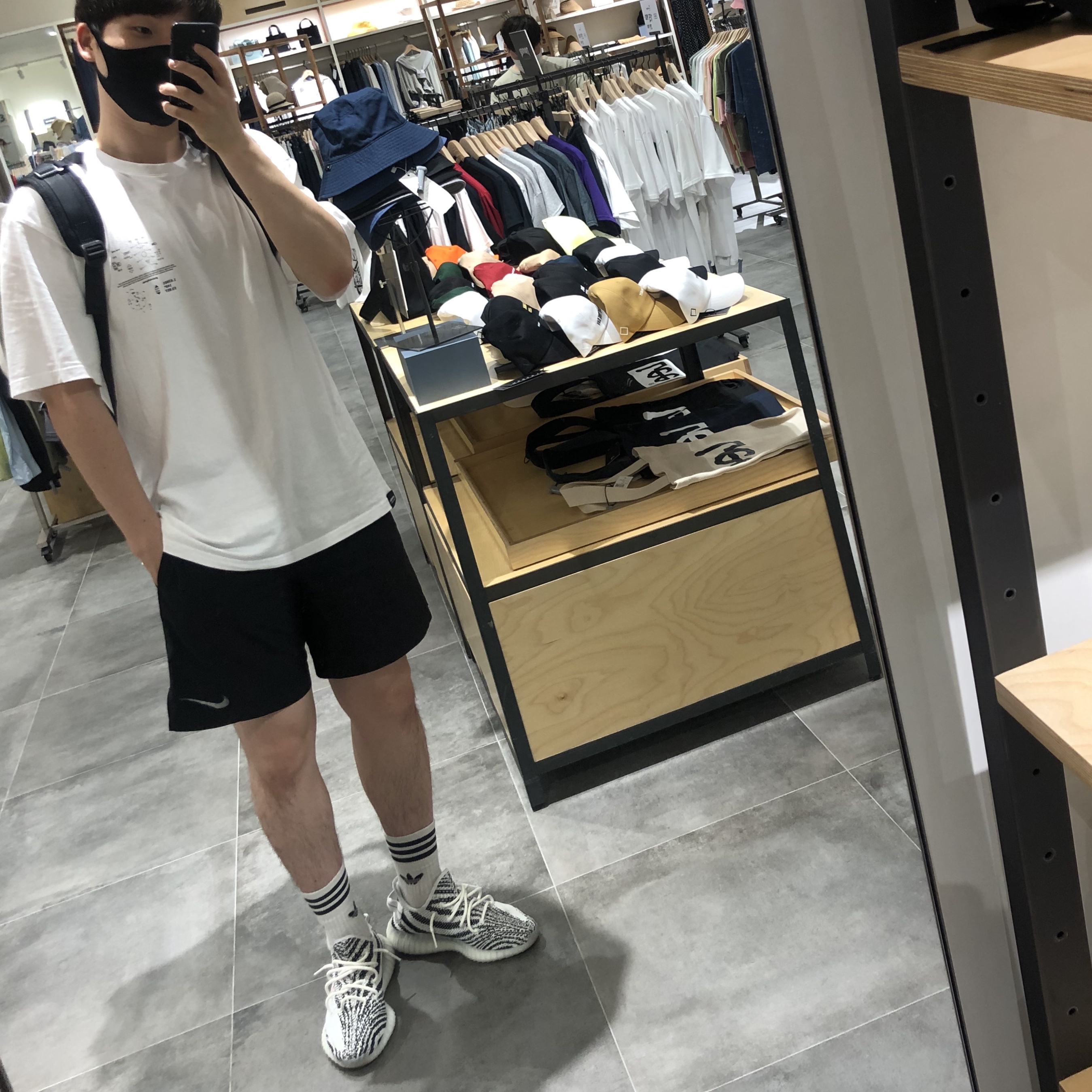 Adidas Yeezy Boost 350 V2 Zebra 2017/2019/2020 착용 스타일