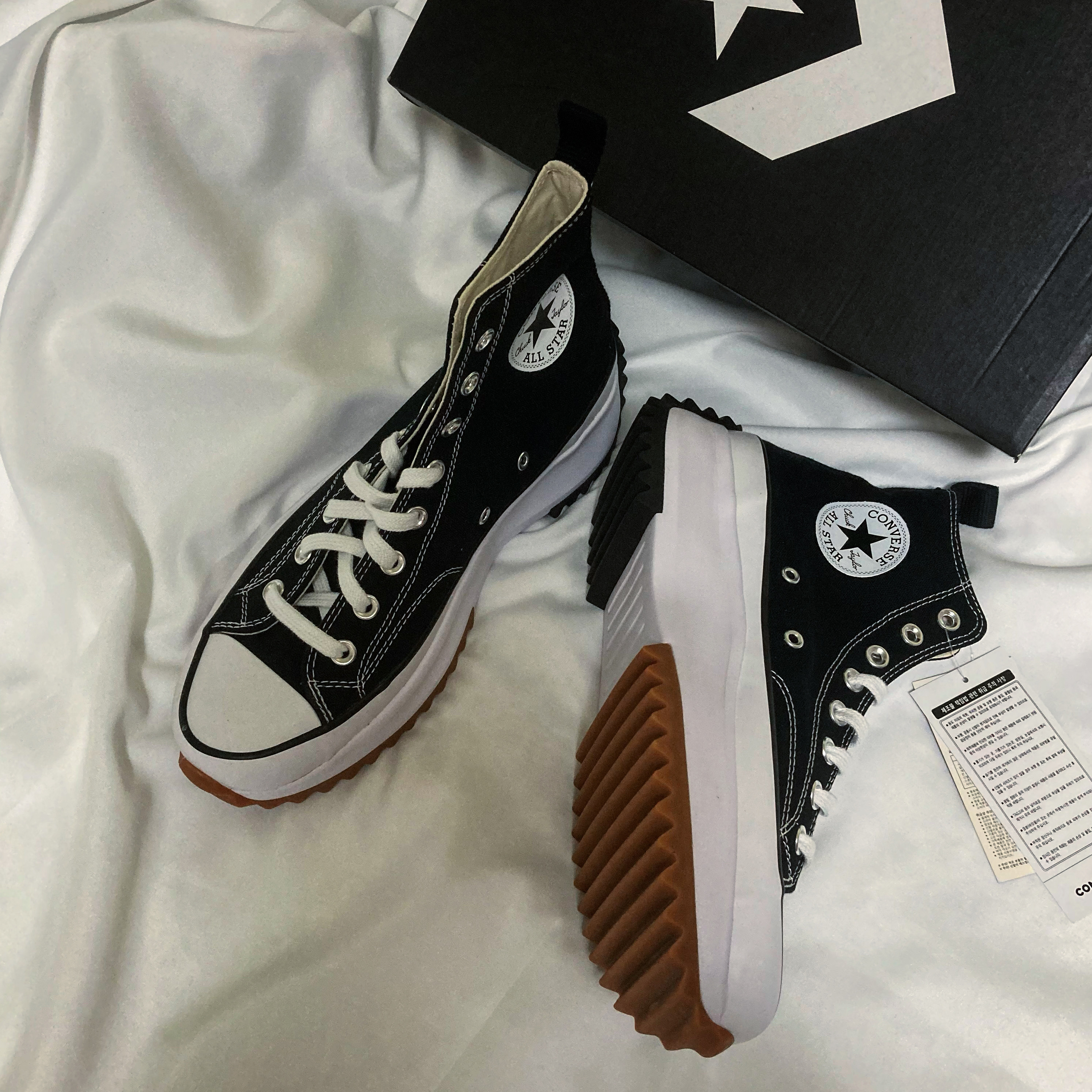 Converse Run Star Hike Hi Black White Gum 착용 스타일