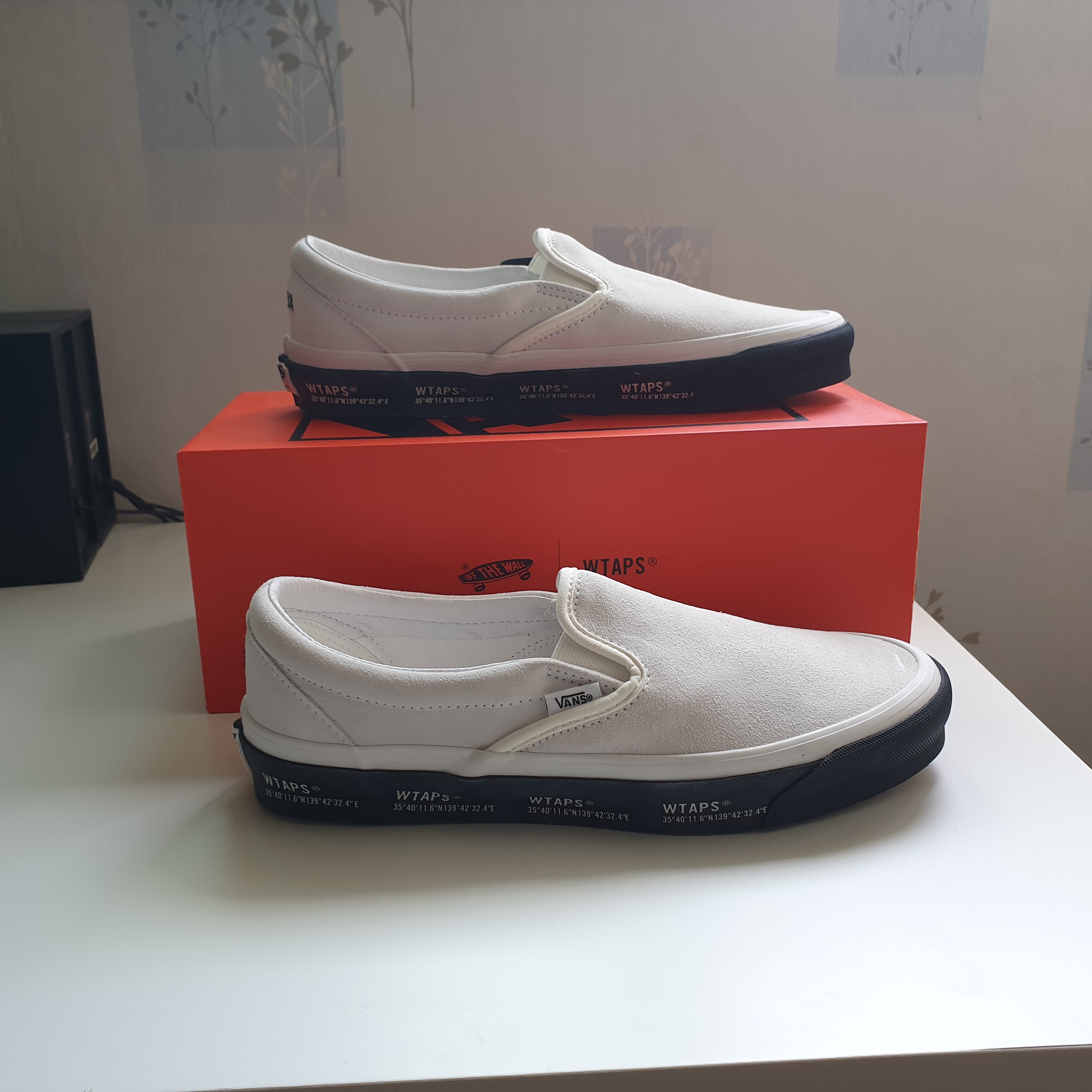 Vans Vault x WTAPS Vault Classic Slip-On LX White Black 착용 스타일 - 2