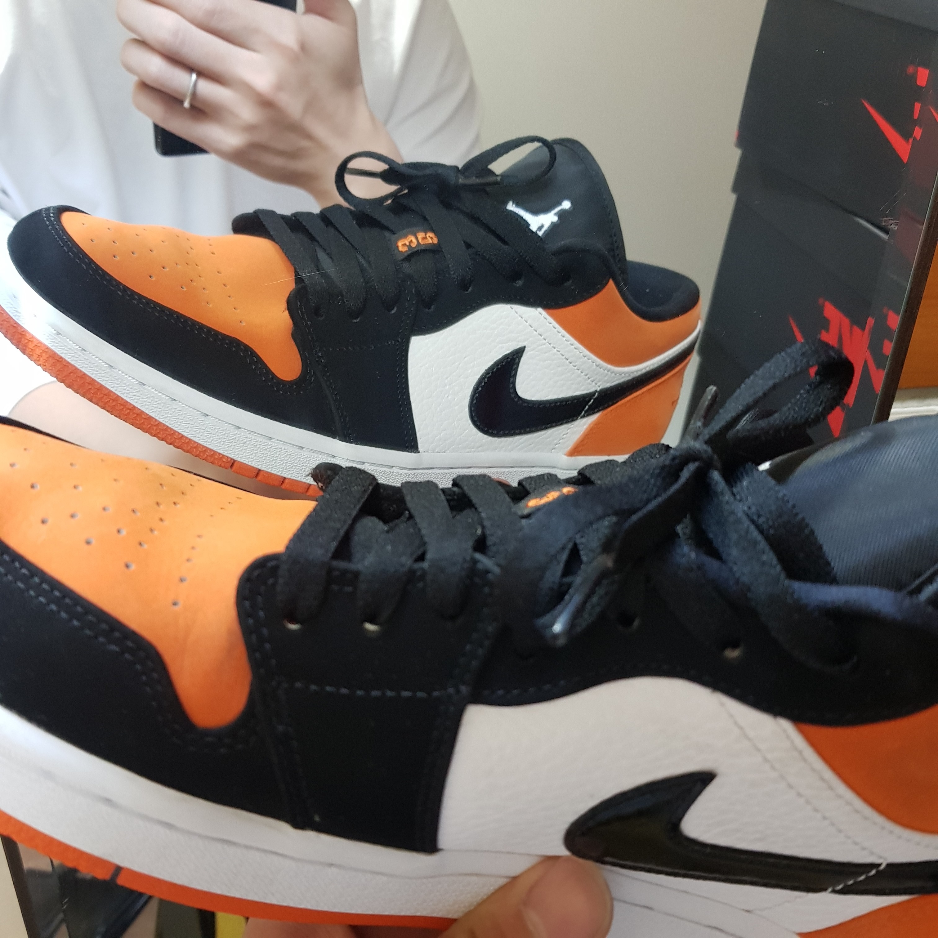 Jordan 1 Low Shattered Backboard 착용 스타일 - 2
