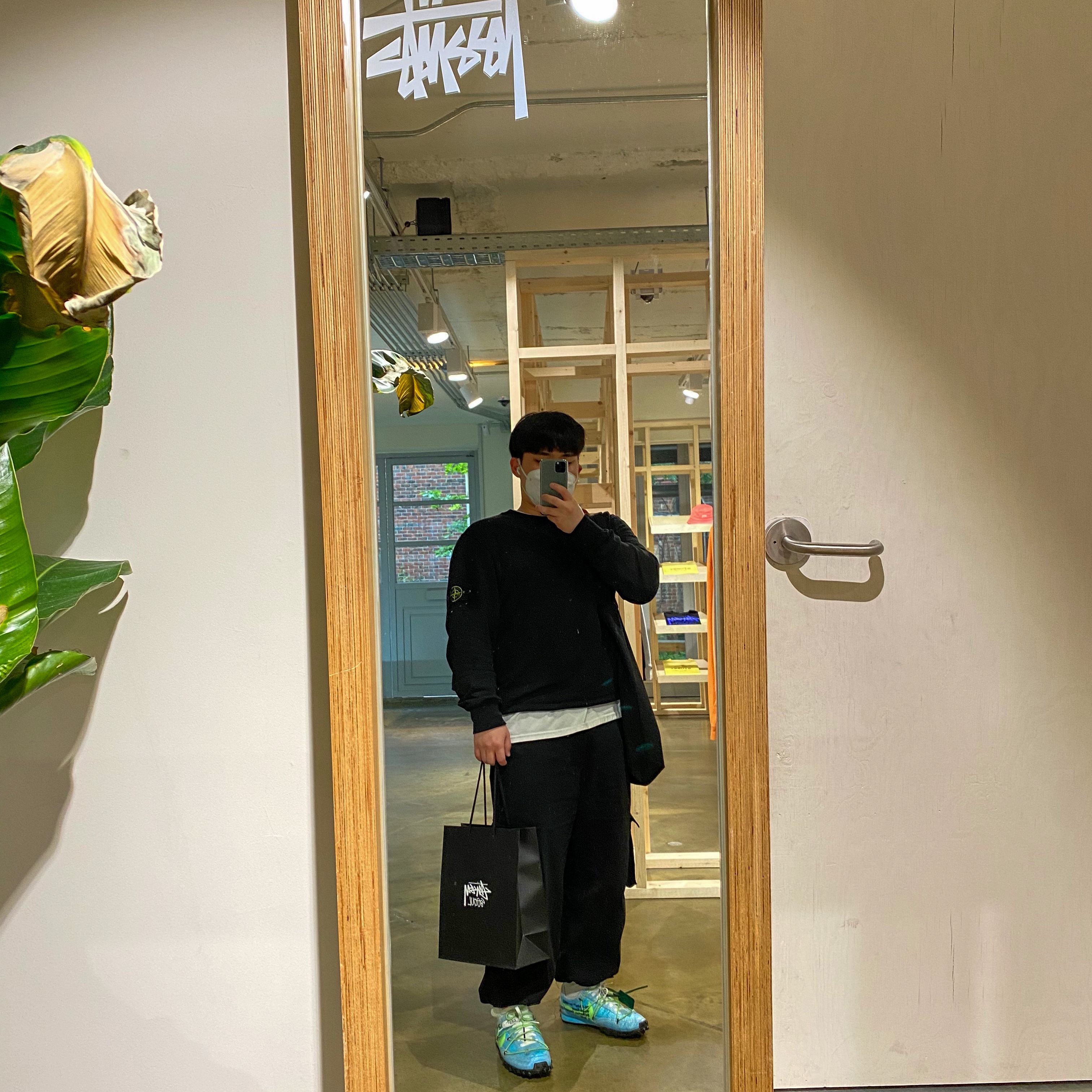 (W) Nike x Off-White Waffle Racer Vivid Sky 착용 스타일