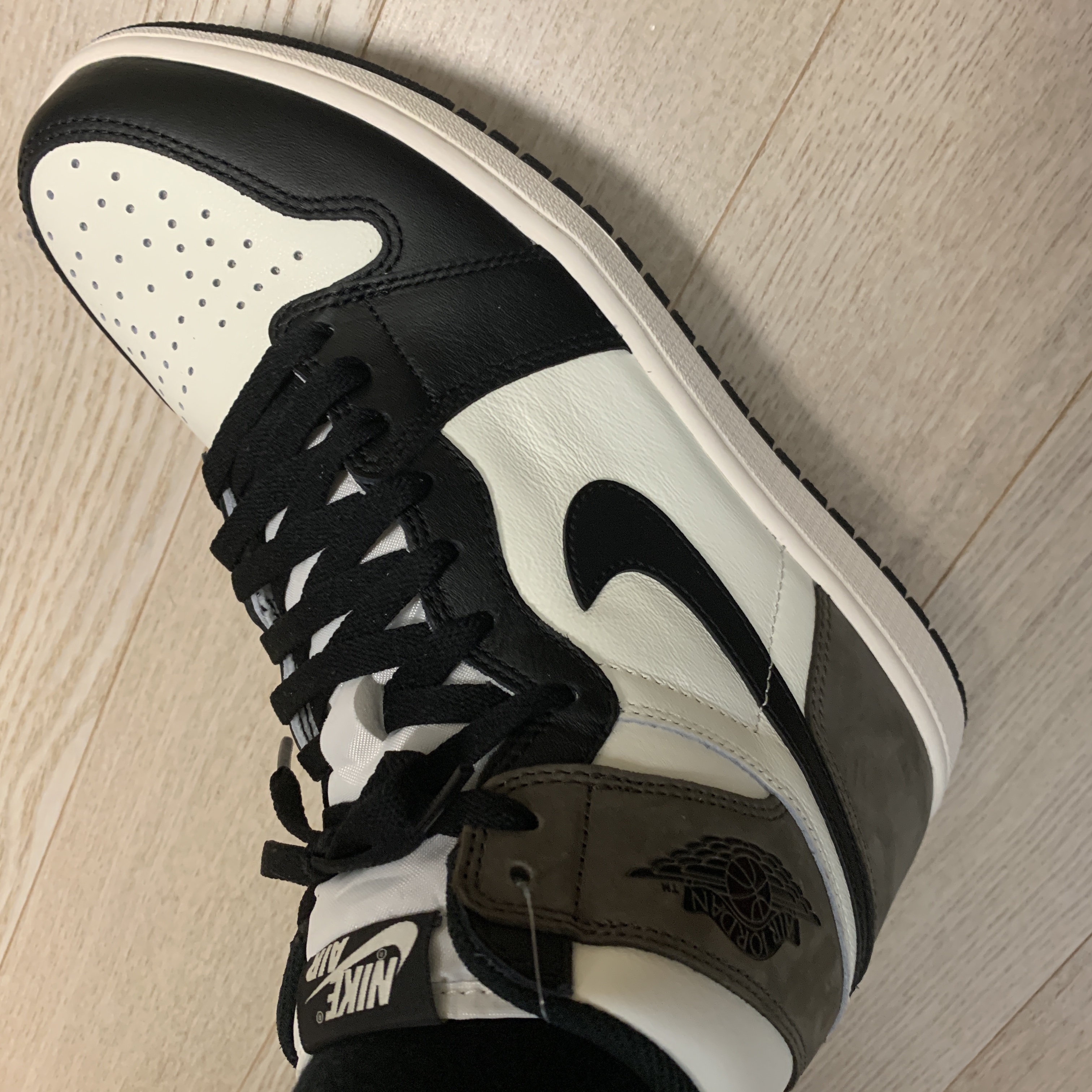 Jordan 1 Retro High OG Black Mocha 착용 스타일