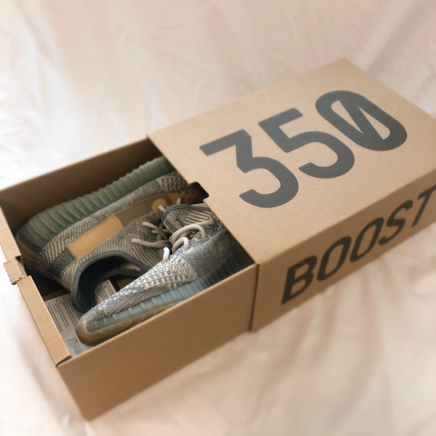 Adidas Yeezy Boost 350 V2 Israfil, Adidas Yeezy Boost 350 V2 Carbon 착용 스타일 - 1
