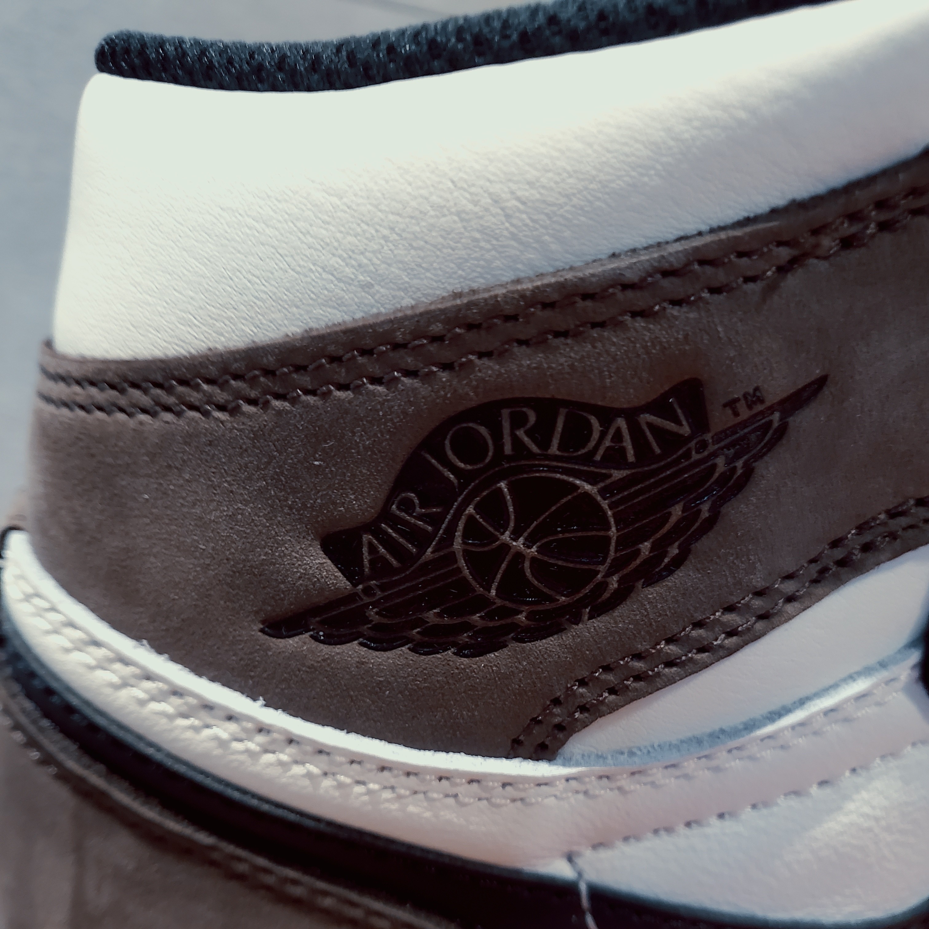 Jordan 1 Retro High OG Black Mocha 착용 스타일 - 1